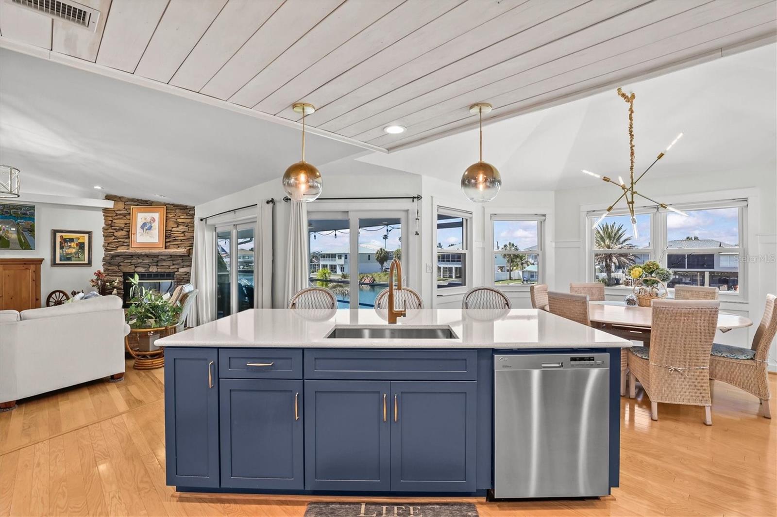 Large Navy Island with Quartz Counters