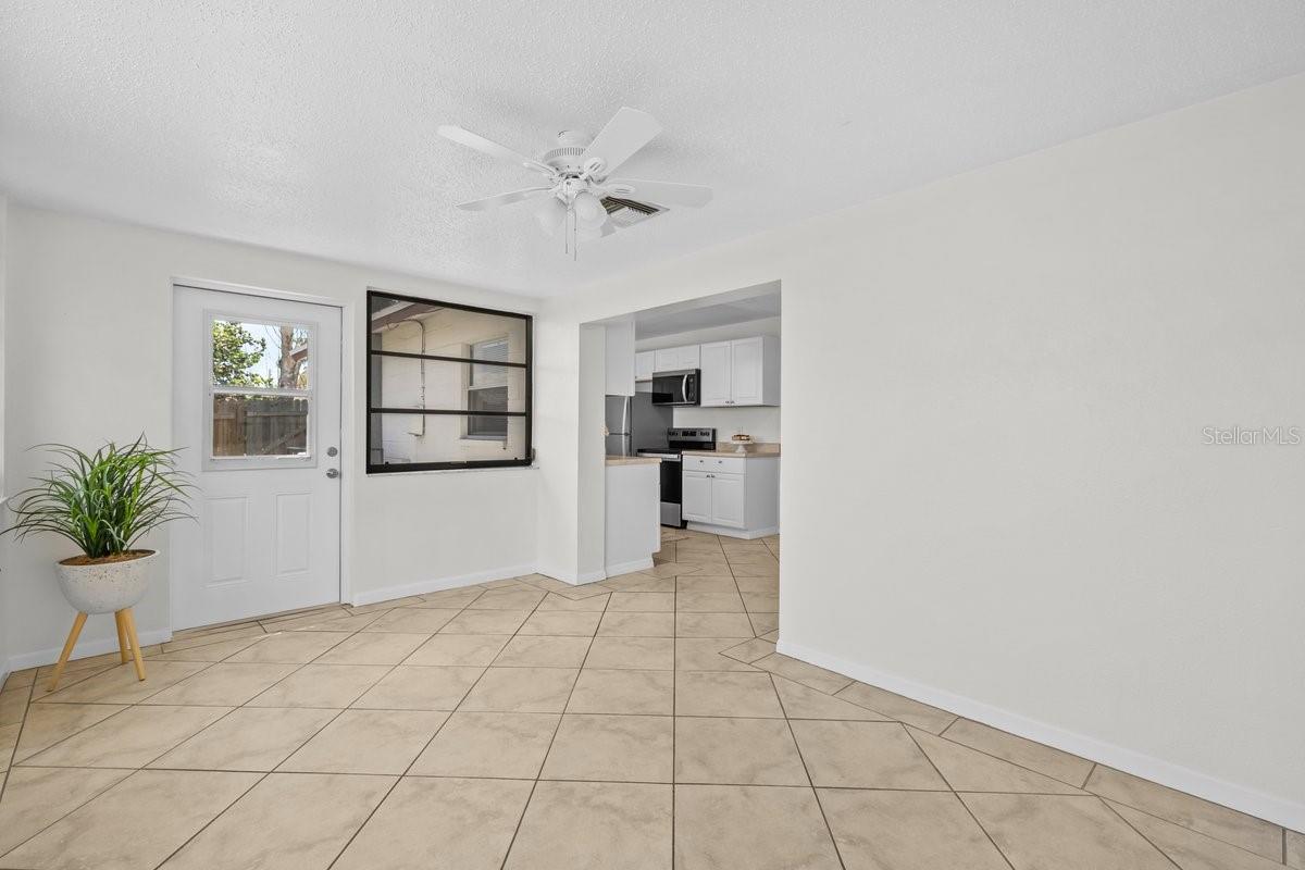 Florida Room - View from Door to Screen Patio