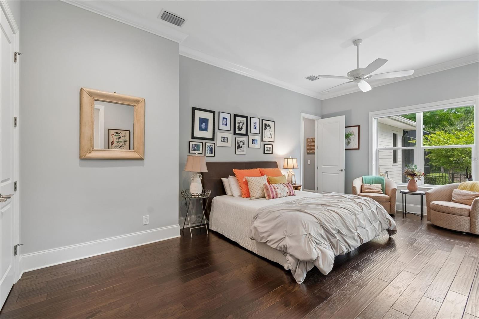 Downstairs 2nd En suite