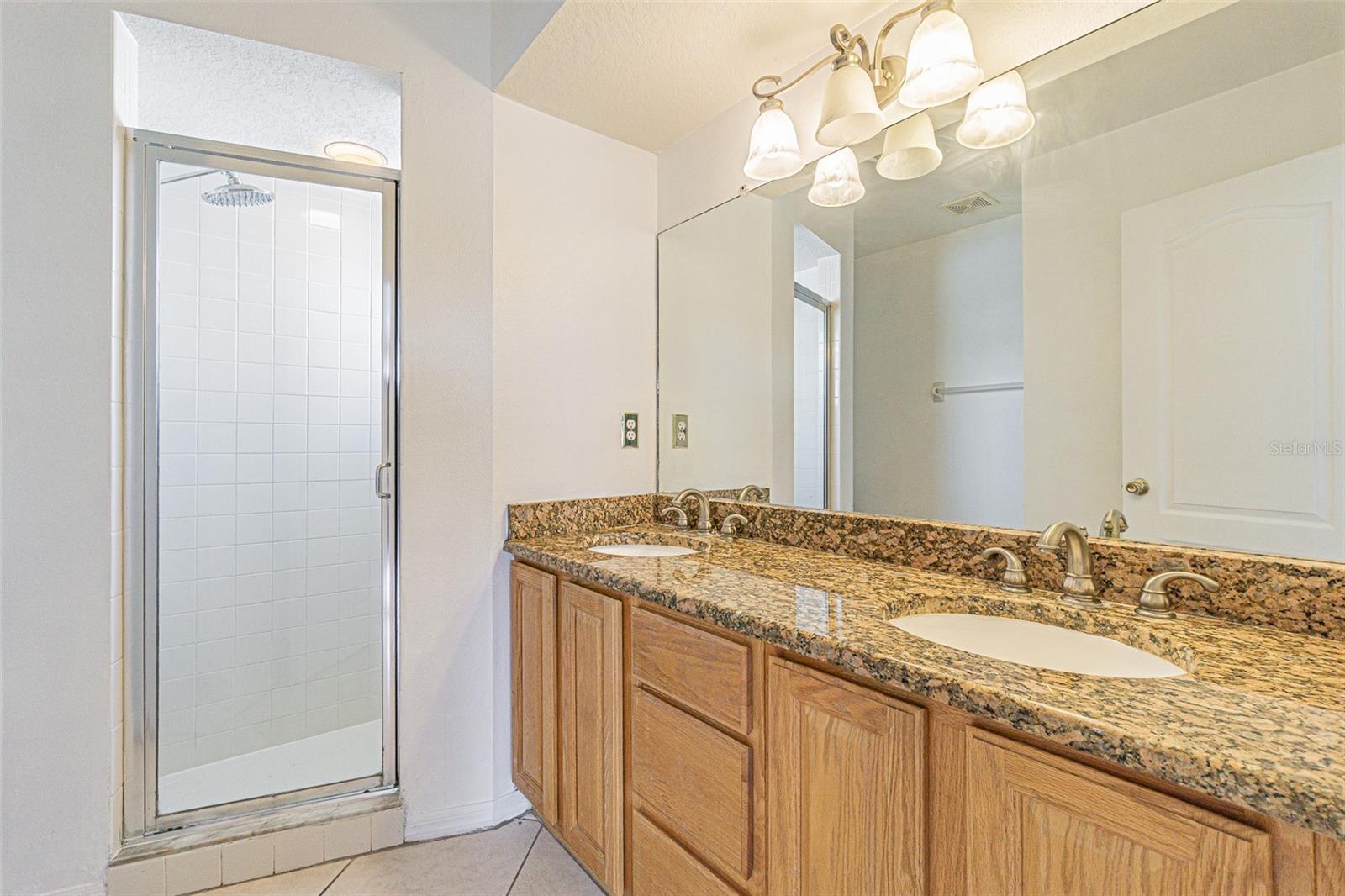 Granite tops and dual sinks in ensuite