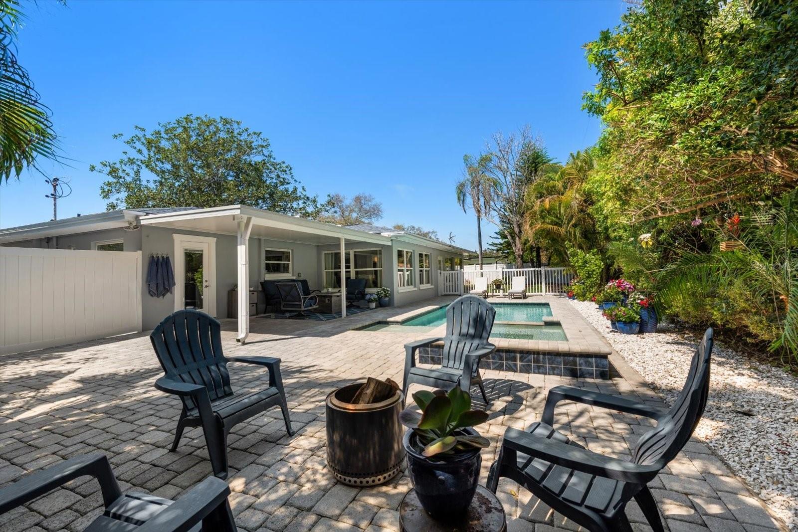 Outdoor Sitting area