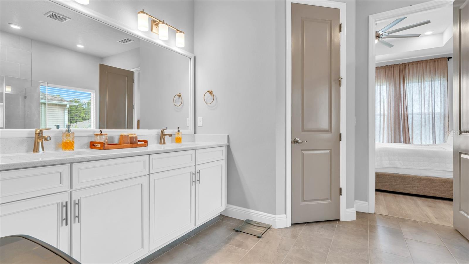 Double sinks in Master Bathroom