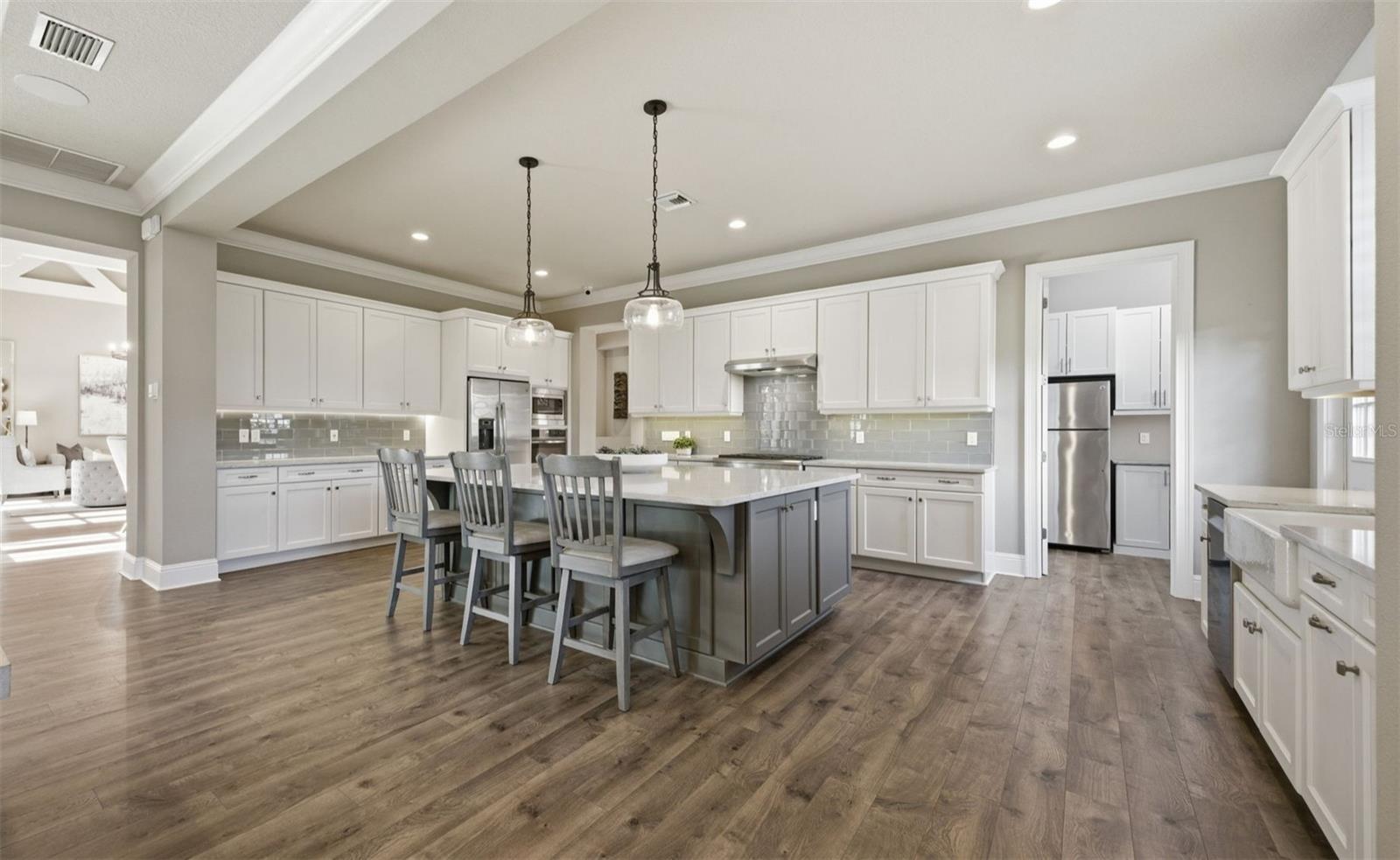 Kitchen, Oversized Quartz Island
