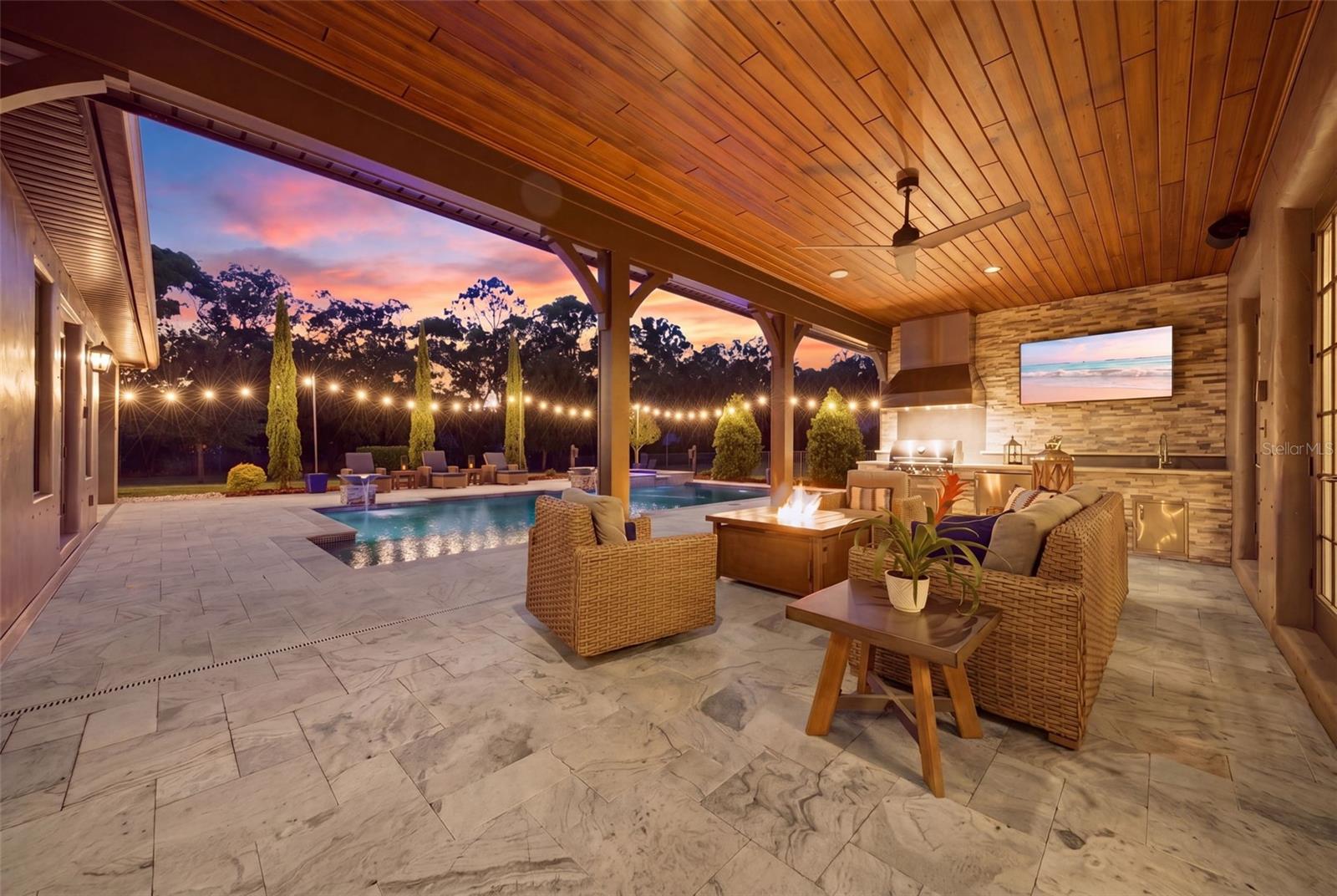 Lanai Outdoor Kitchen TRUE LIGHTING