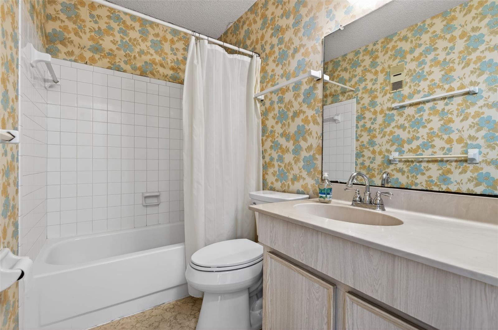 Guest Bathroom with Tub