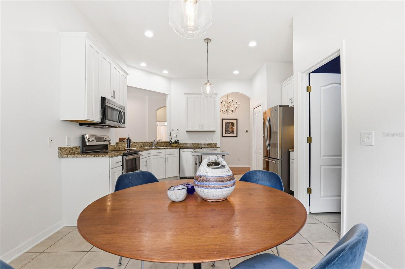 Kitchen: Eat-In Kitchen Space