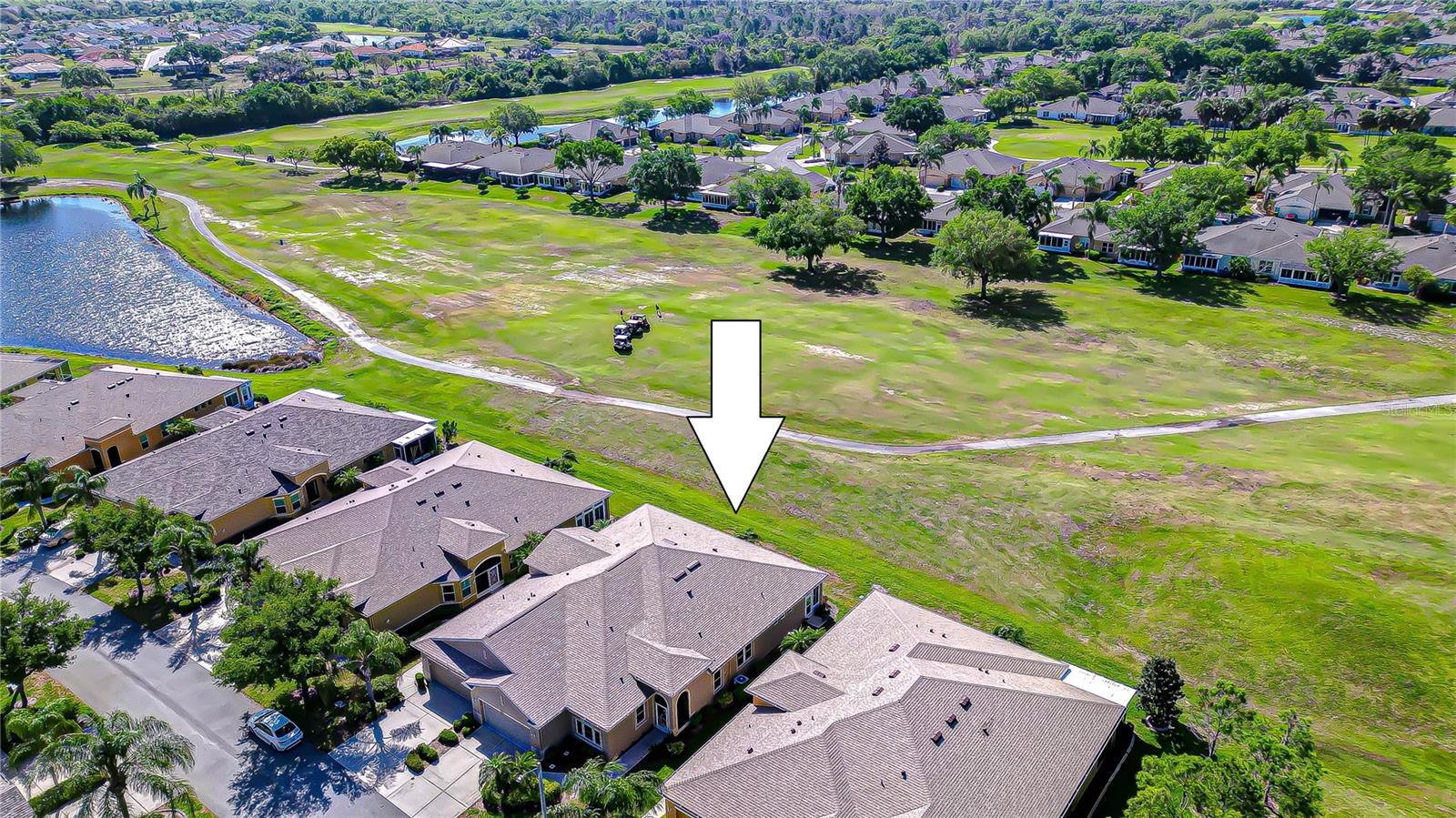Light and bright home located in the desirable Kings Point community.