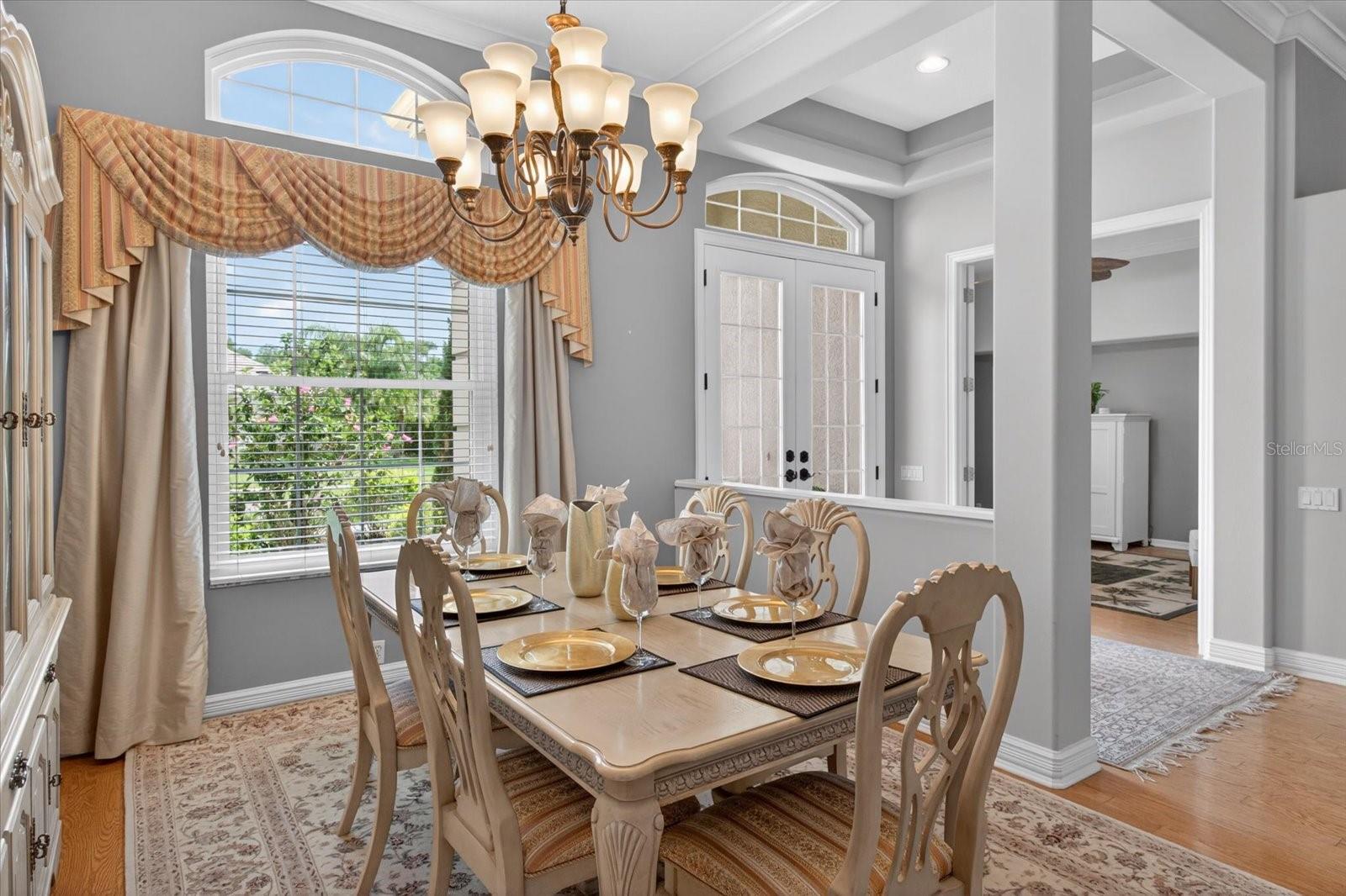 Large Fromal Dining Room