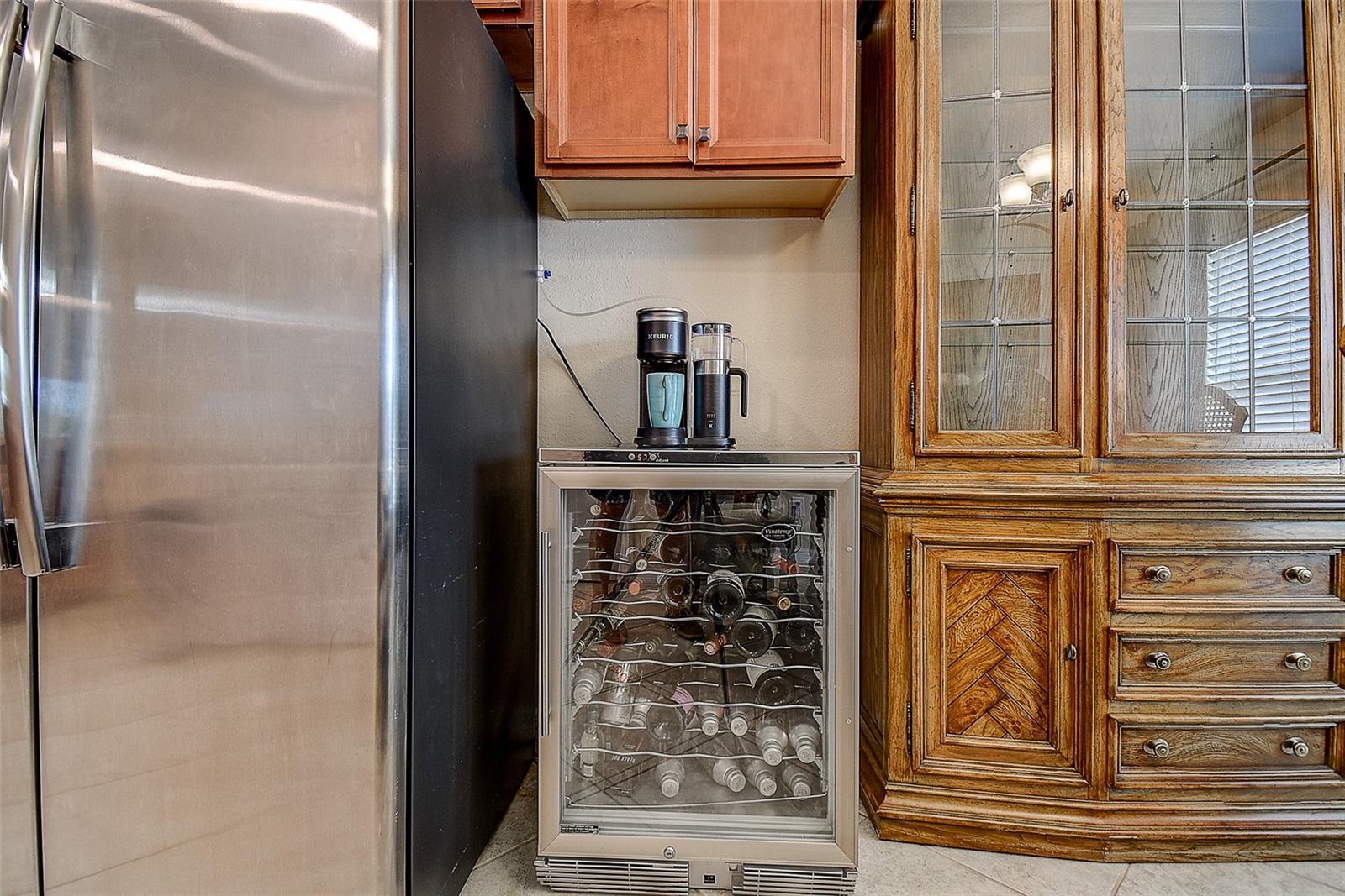 Wine refrigerator