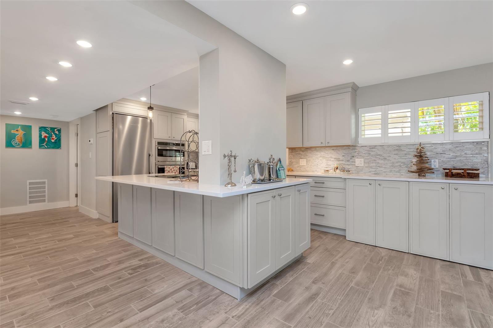Kitchen with lots of counter space and breakfast bar