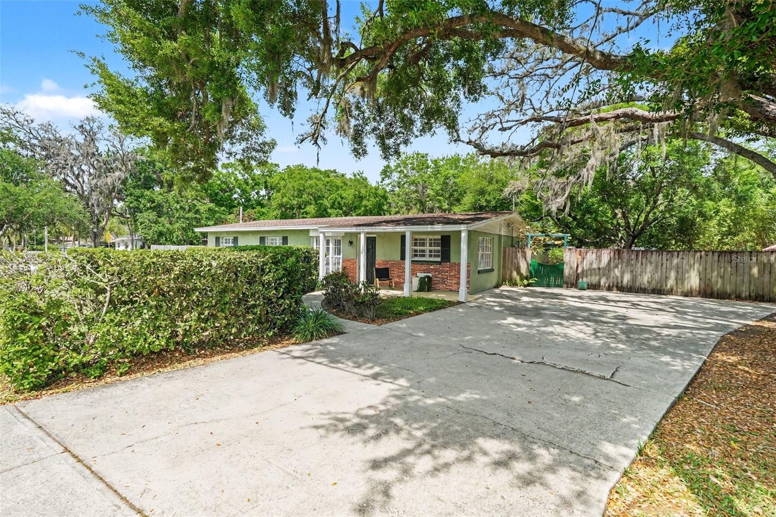 Spacious Driveway
