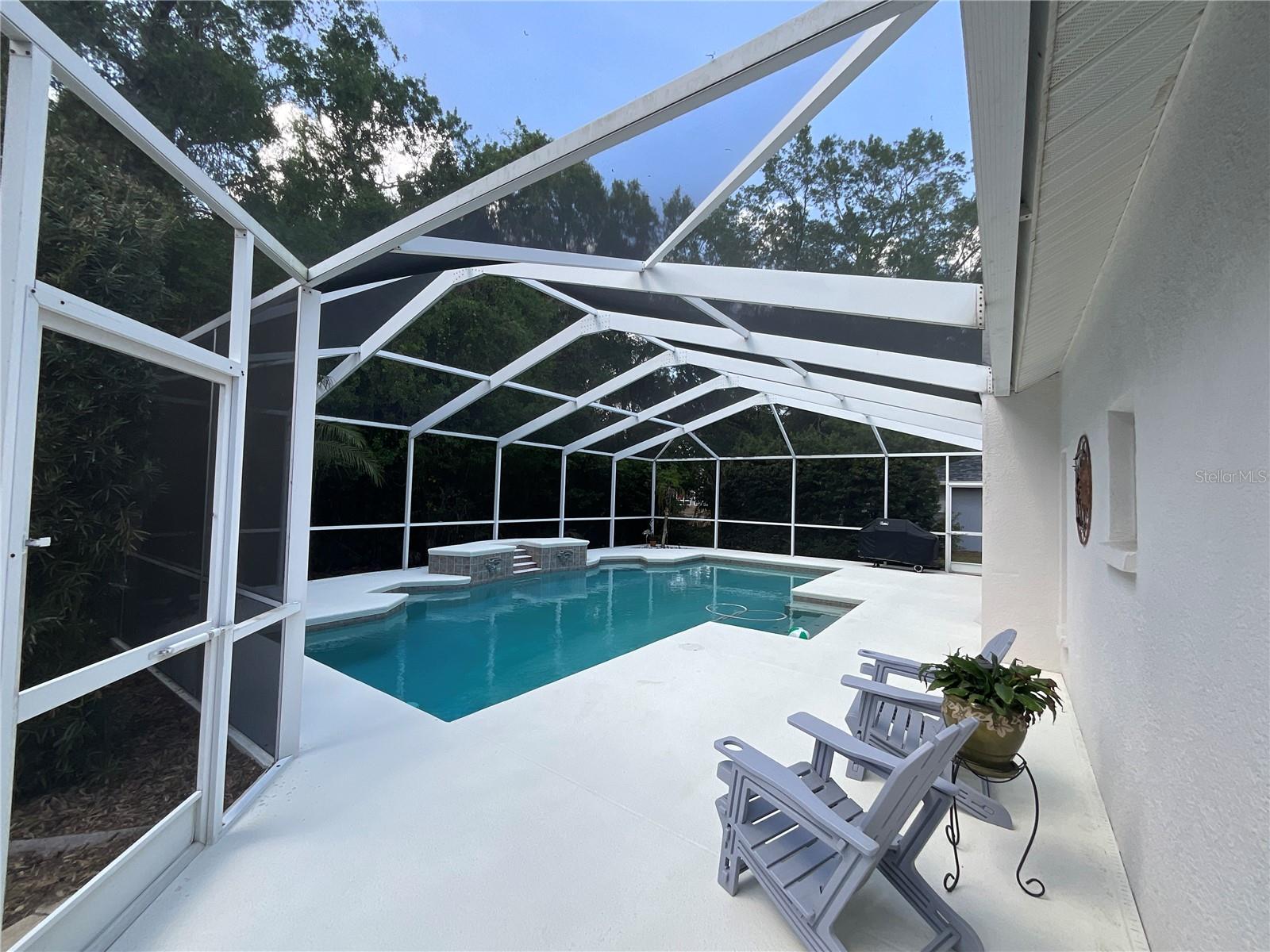 Quiet side in the sun while enjoying nature views