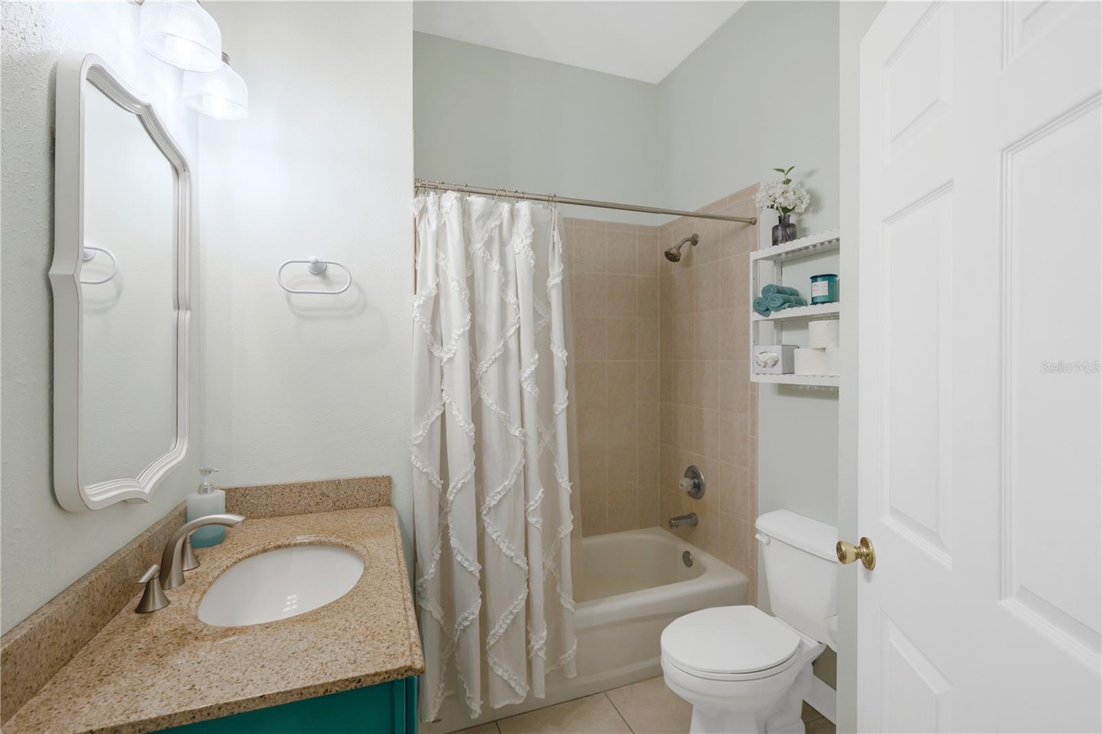 Guest bath with tub/shower combination
