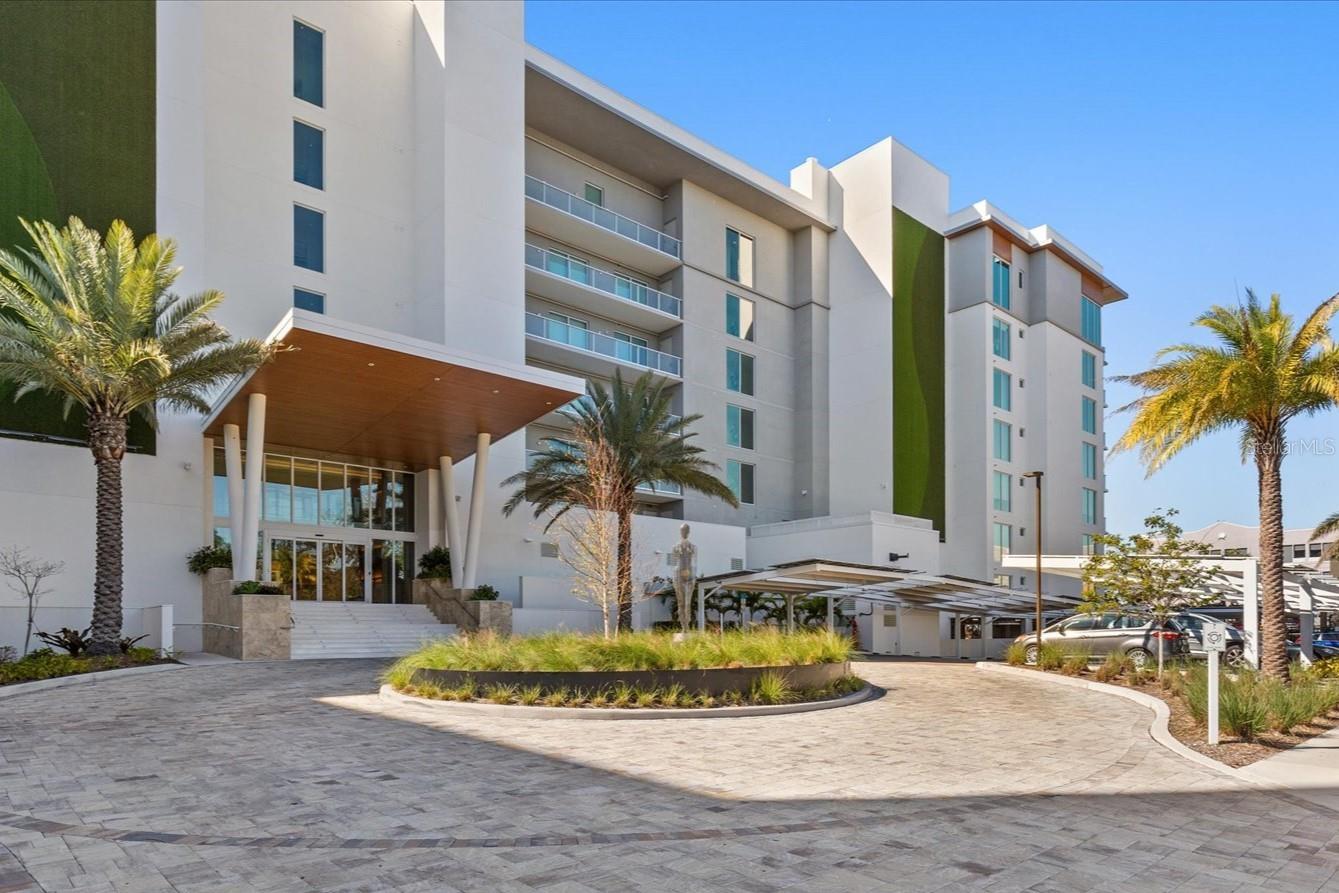 Serena by the Sea - circular front drive entrance