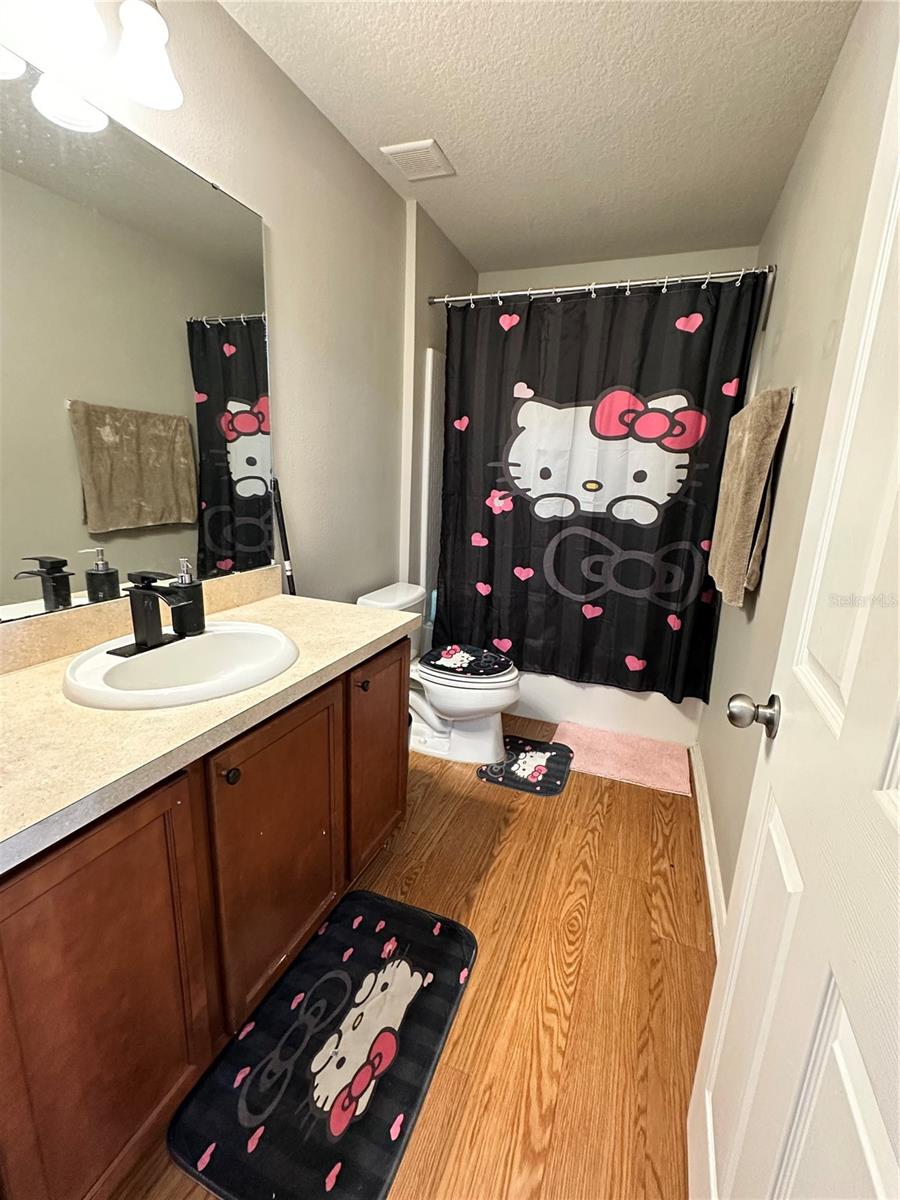 Full Bathroom          (2nd Floor)