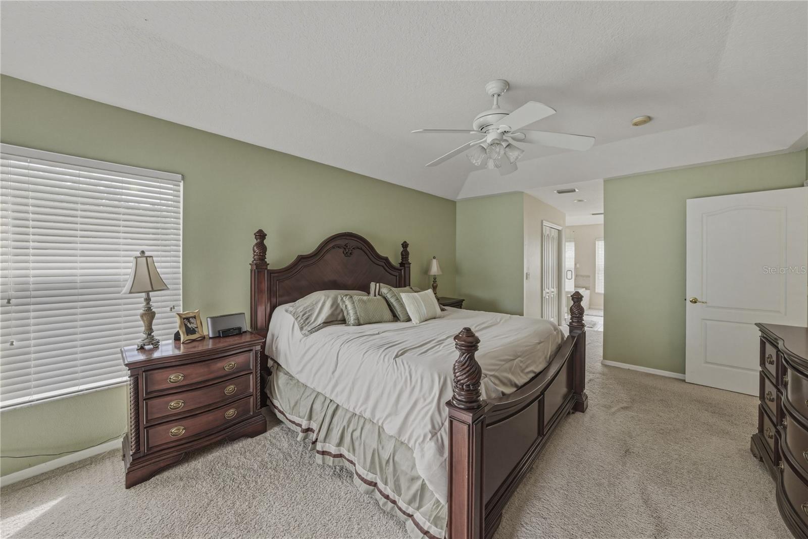 Oversized primary with seating area