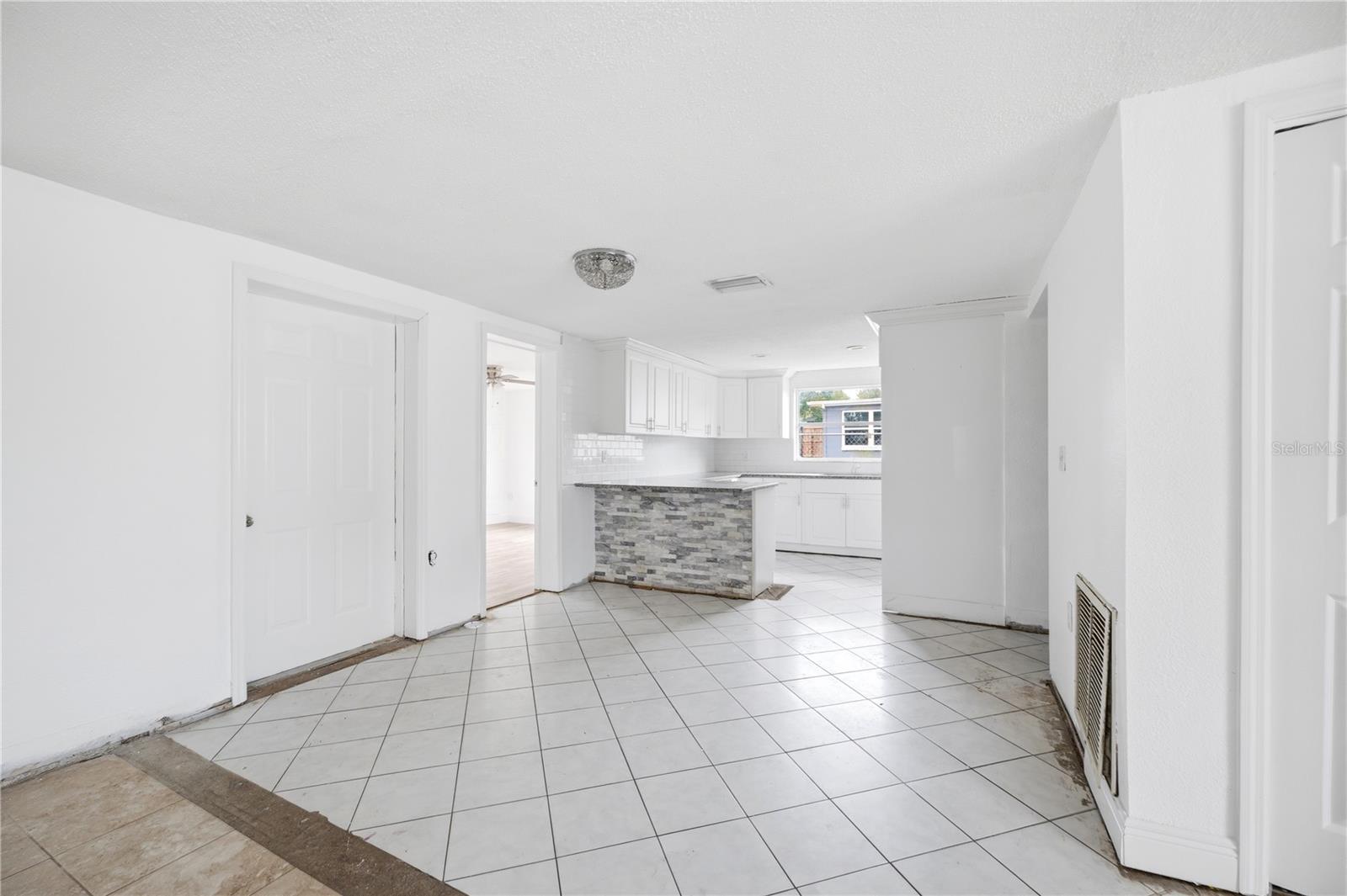 Dining/Kitchen