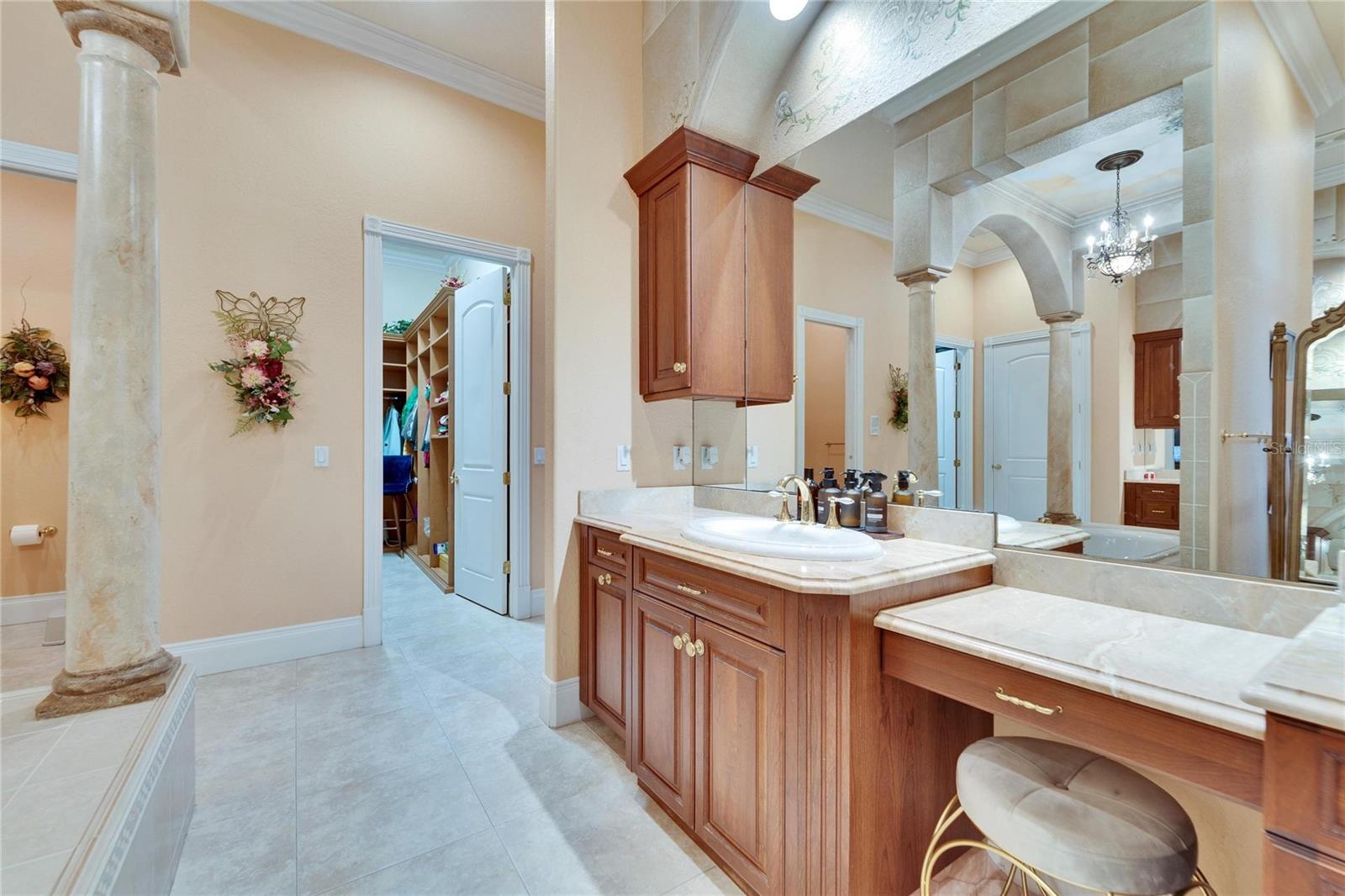 8510 KENTUCKY DERBY DR