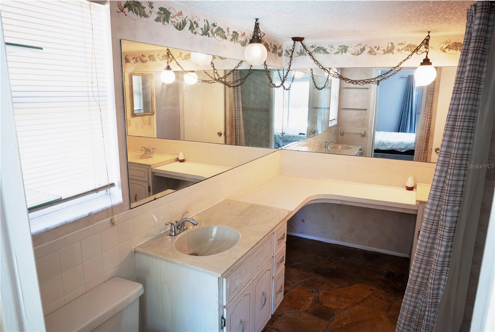 bath 2/in owners suite