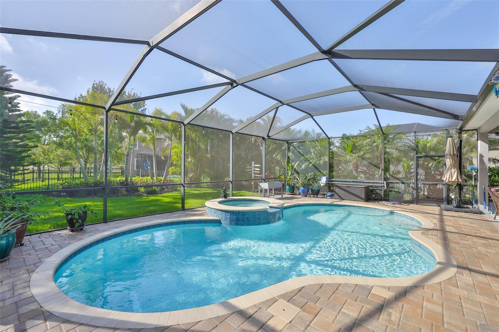 Saltwater pool & spa