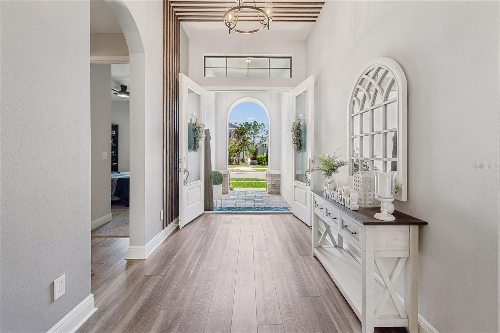 Entry View Back to Front Doors