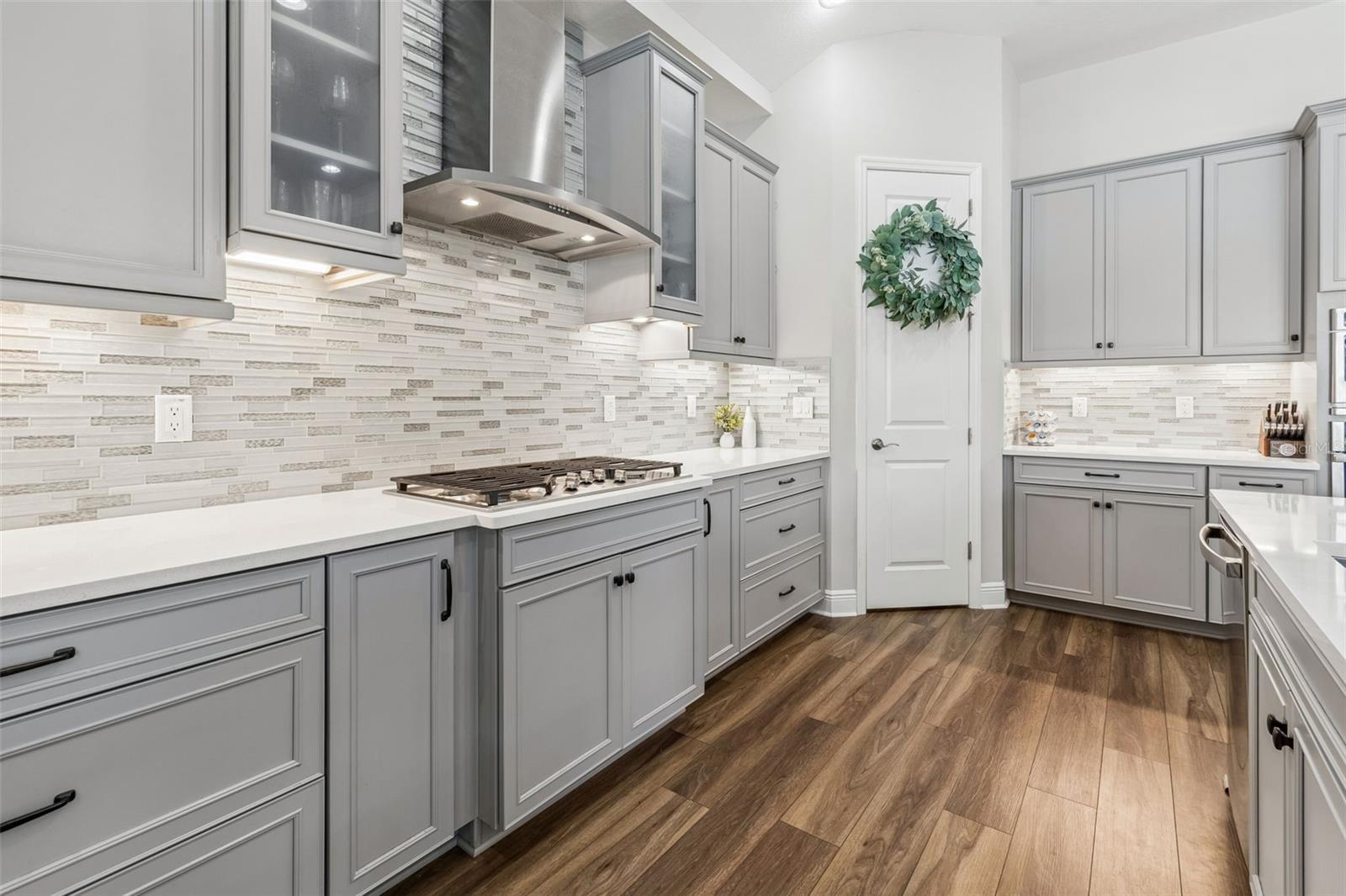 Kitchen Cabinets w/Upper Glass Doors