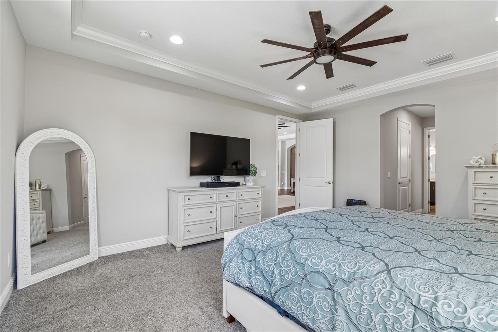 Primary Bedroom w/Tray Ceiling & Crown Moulding