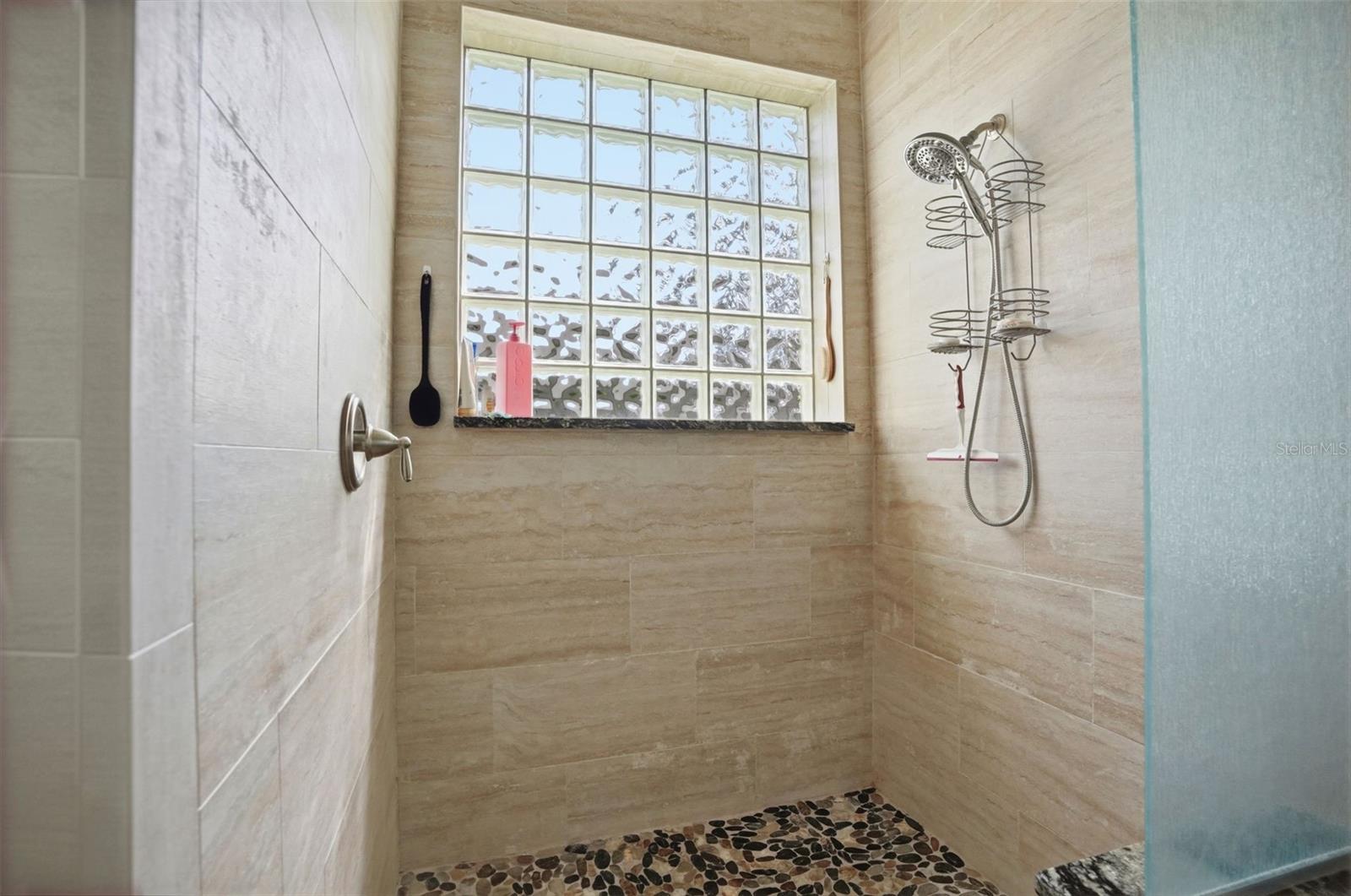 W7884490