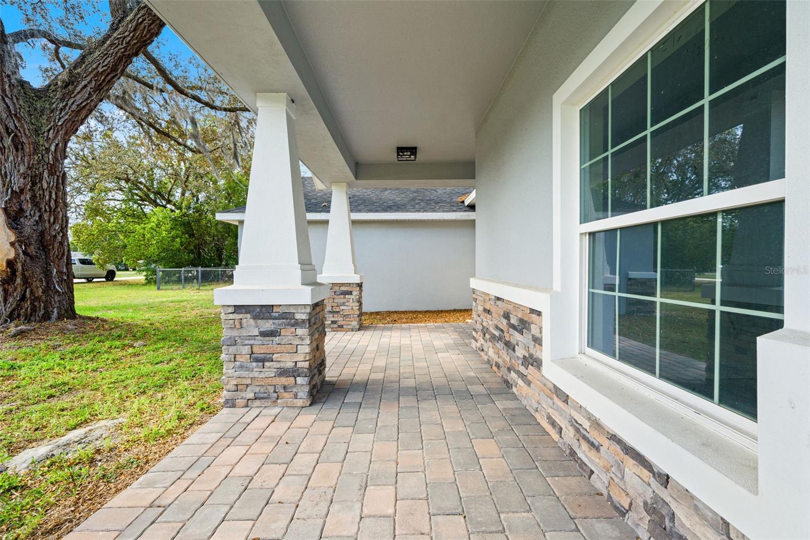 Large front porch!
