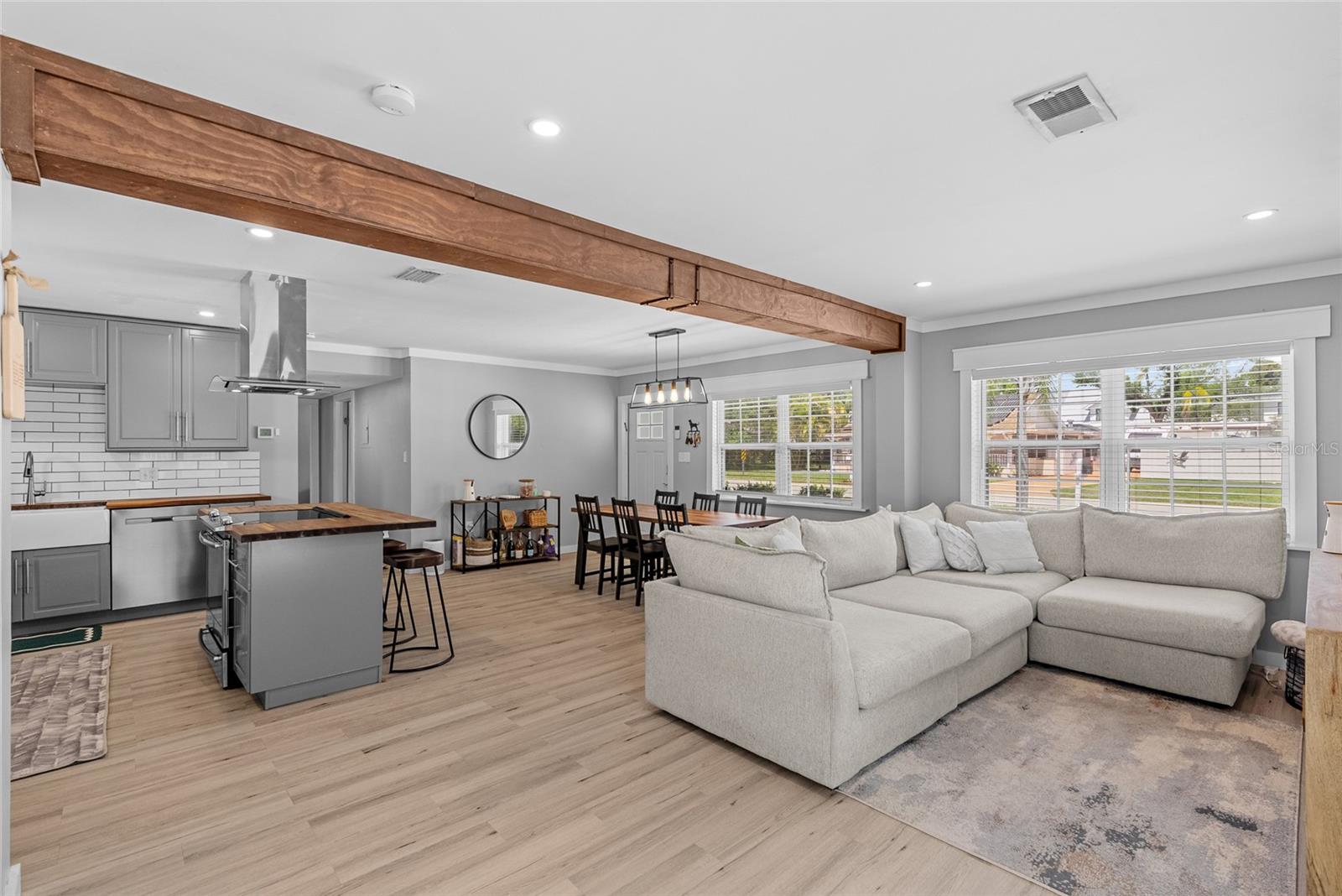 Living Room/ Kitchen Combo