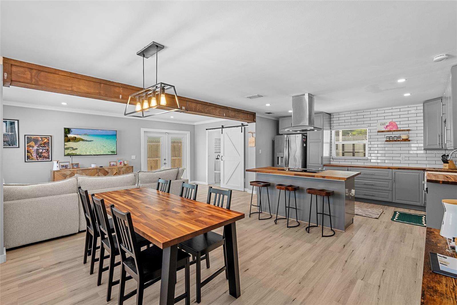 Dining room/Kitchen Combo