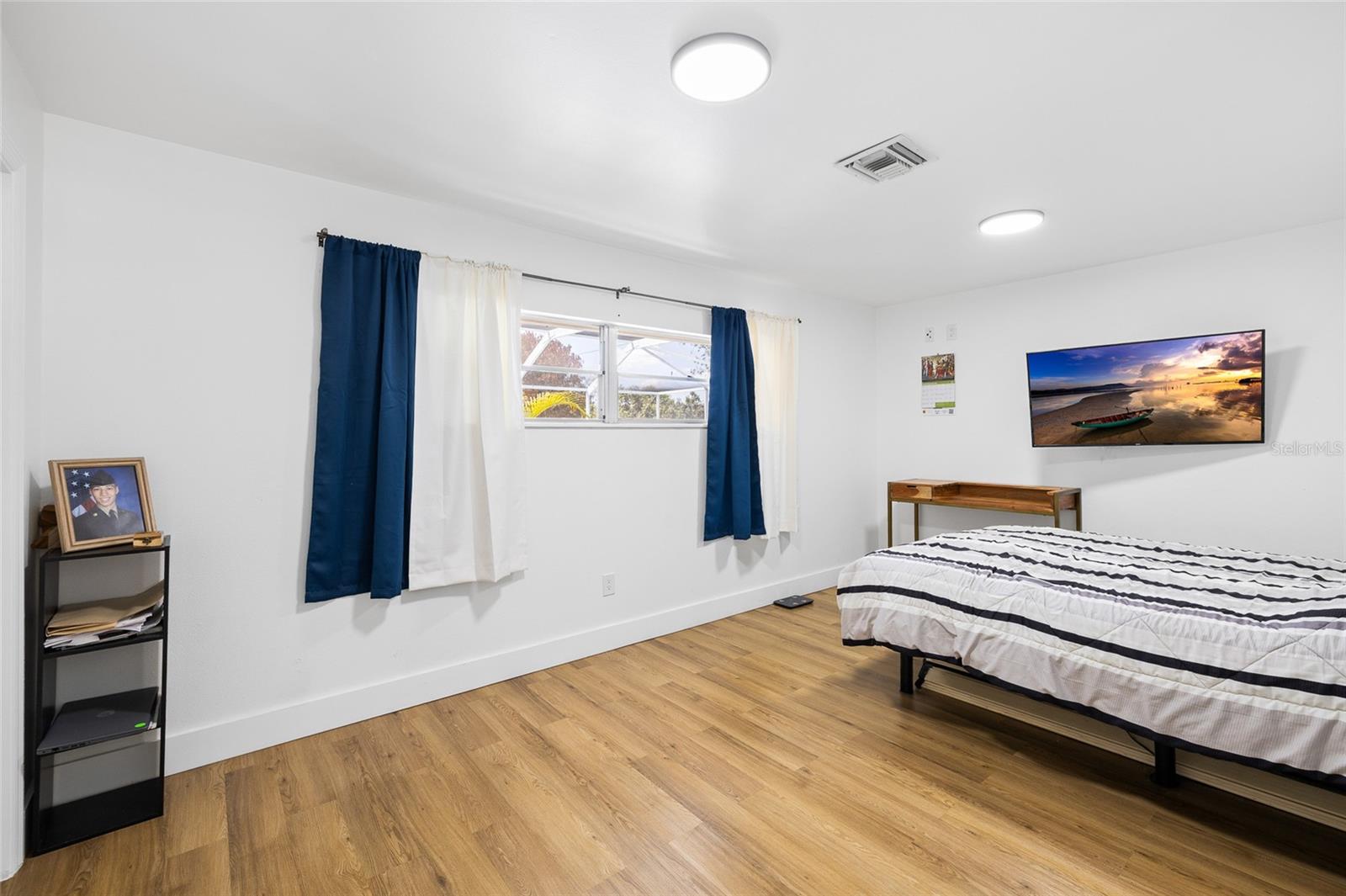 Large 2nd bedroom