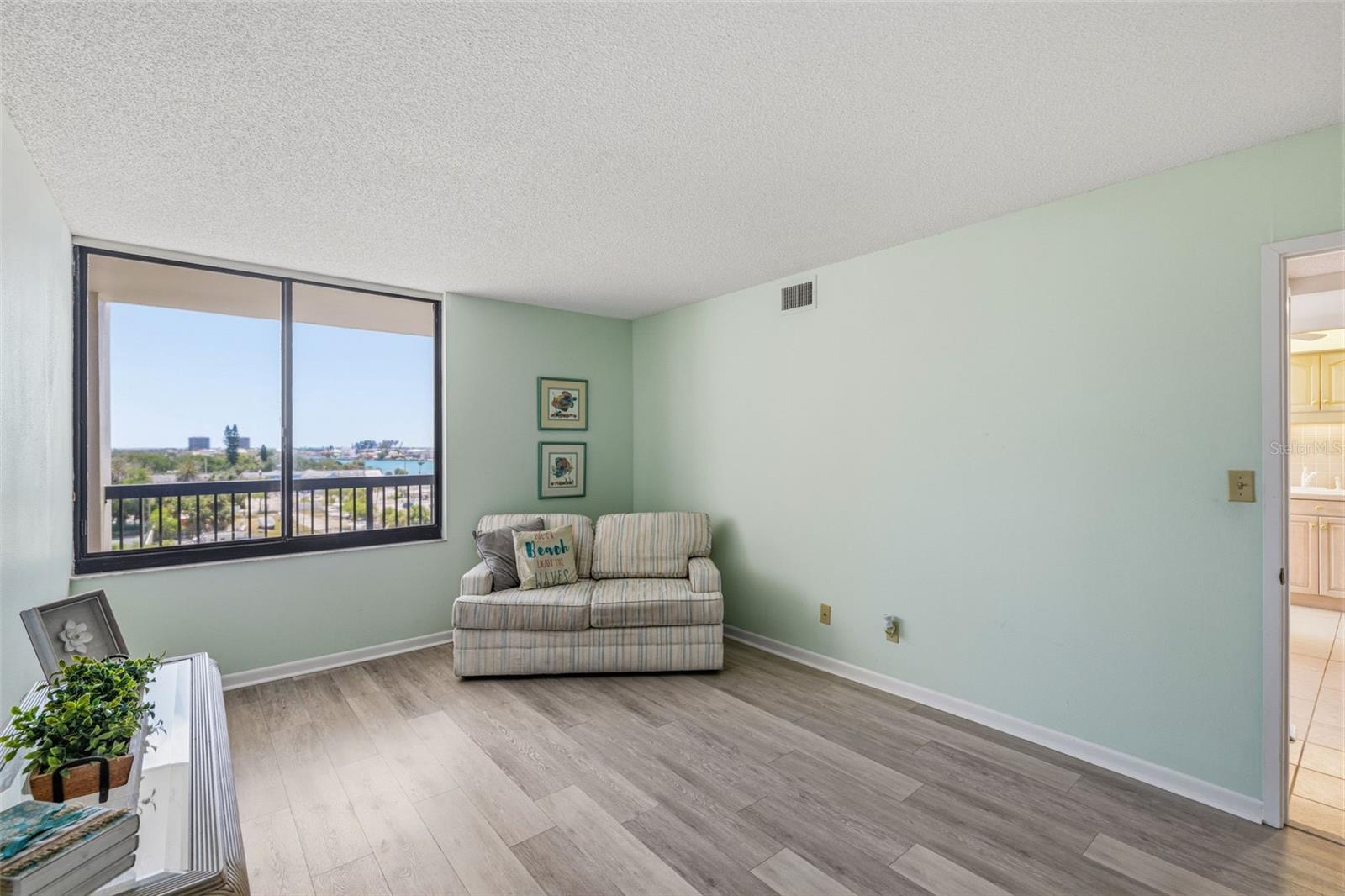 Guest bedroom