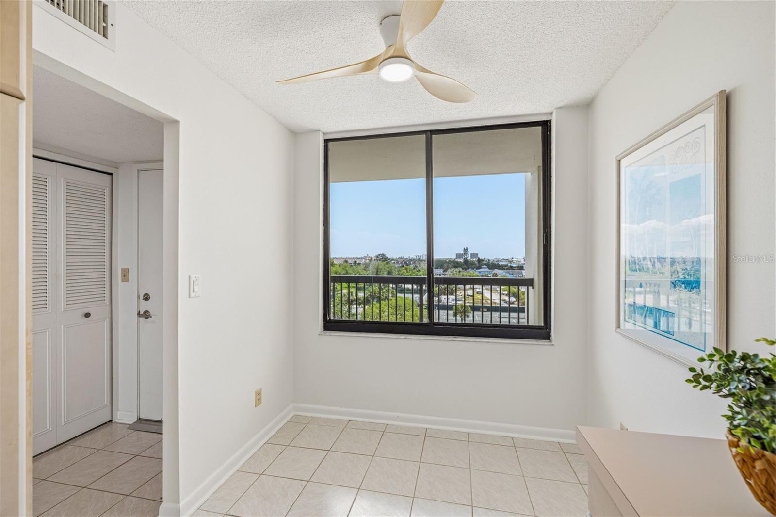 Eating area in kitchen