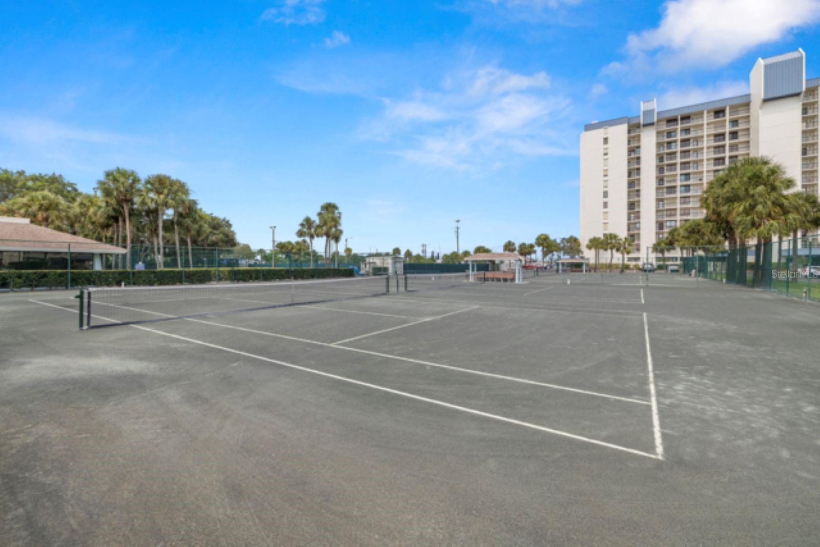 tennis/pickleball courts