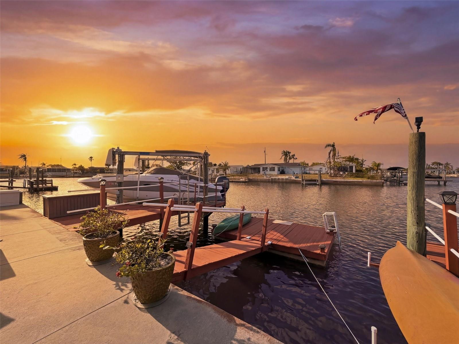 LIFT, FLOATING DOCK & STATIONARY DOCK