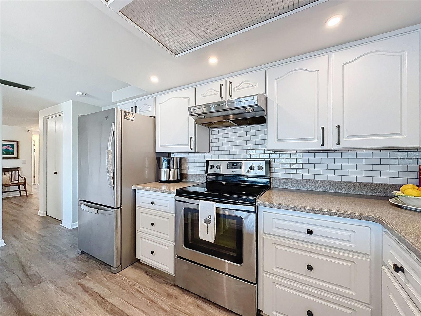 LOTS OF COUNTER TOP SPACE