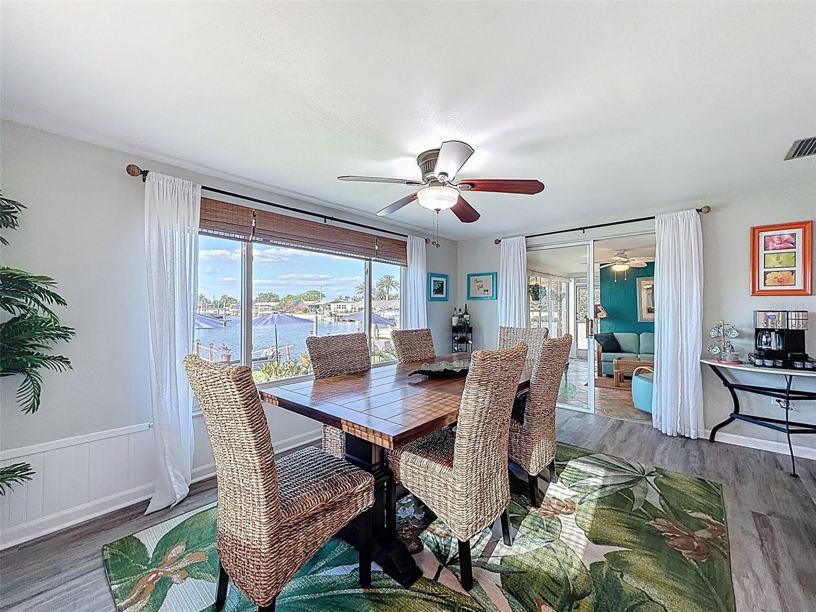 DINING LEADSTO THE SUNROOM