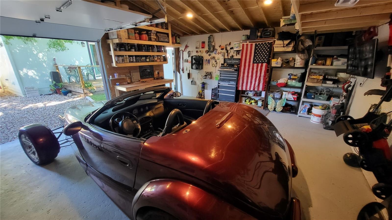 Large Garage with workshop