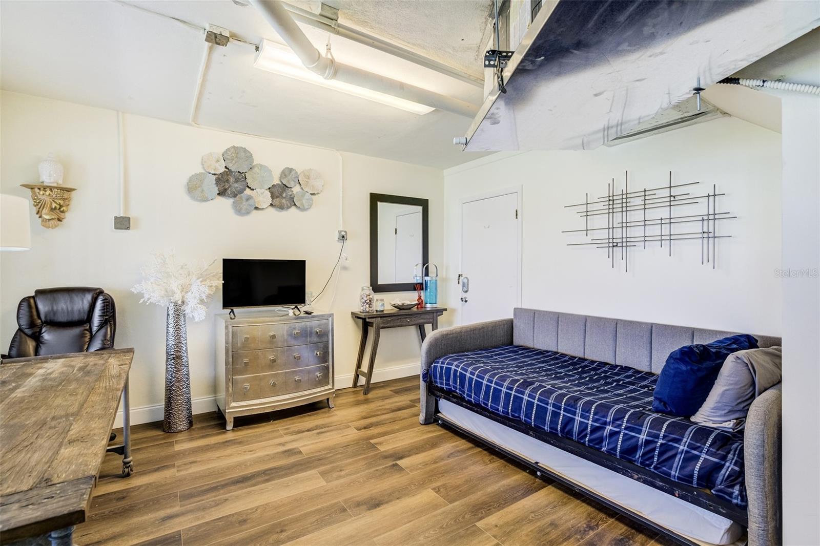Bedroom/Office
