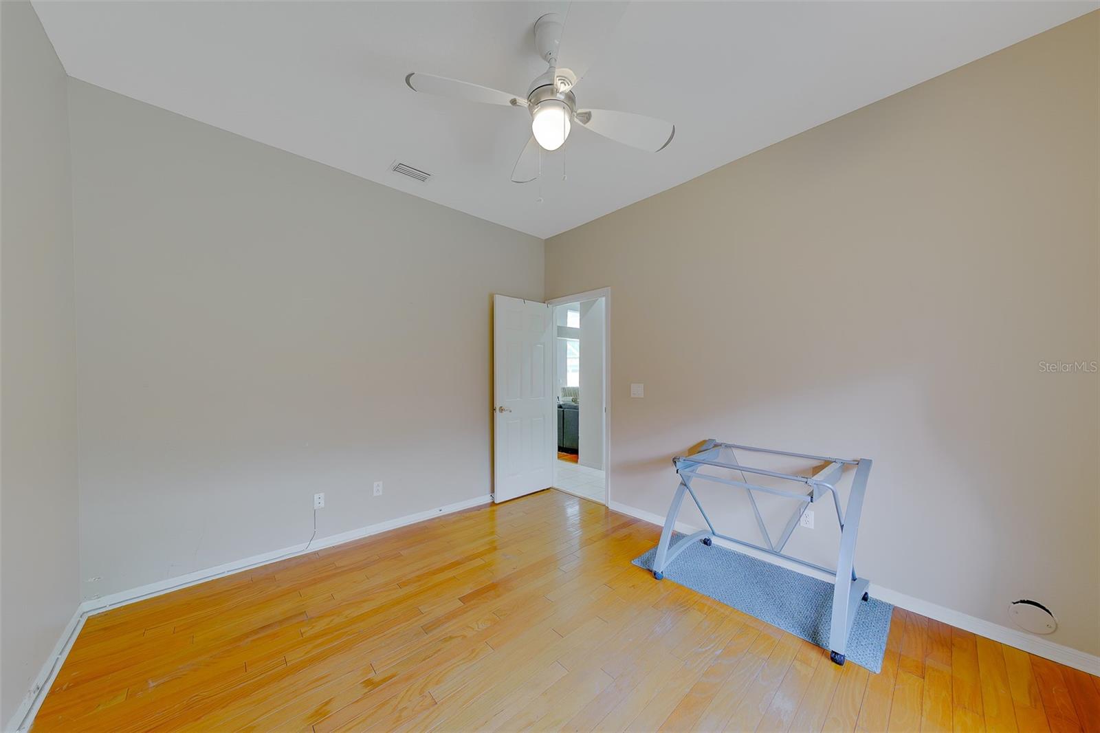 2nd bedroom with walk in closet