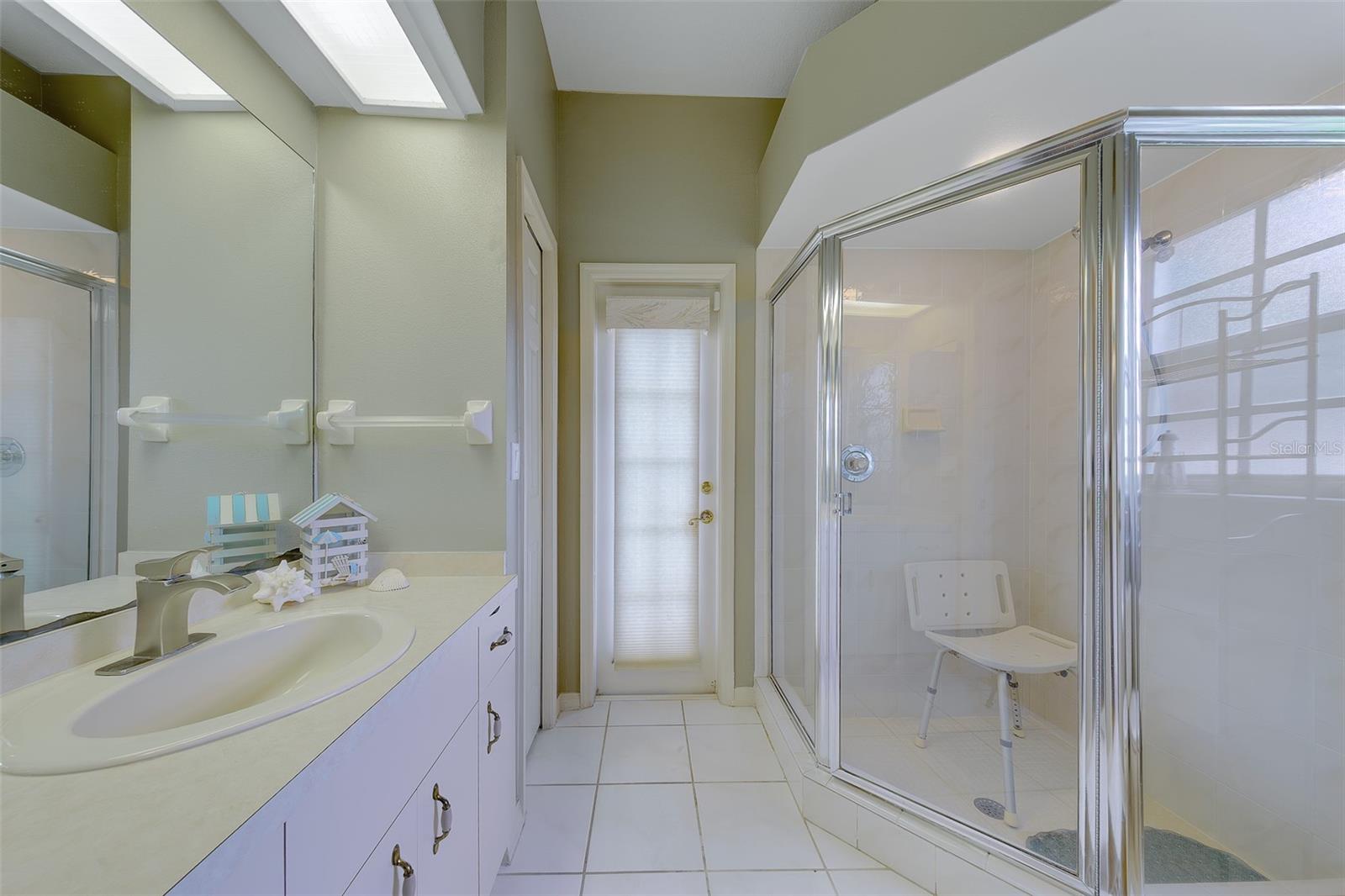 3rd bathroom leading to pool