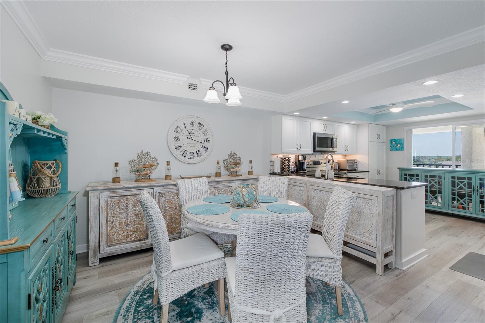 DINNING ROOM