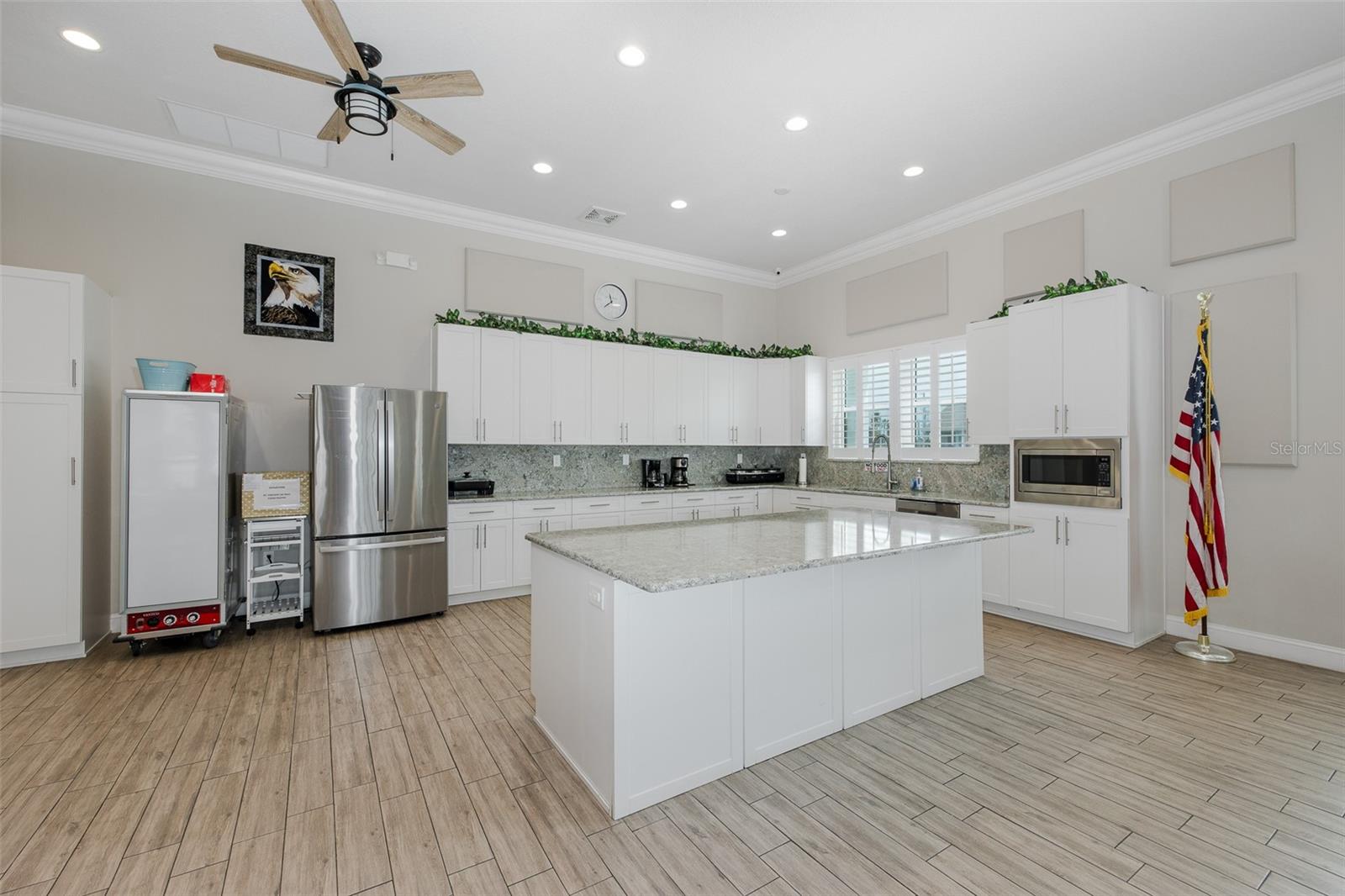 FULL CLUBHOUSE KITCHEN