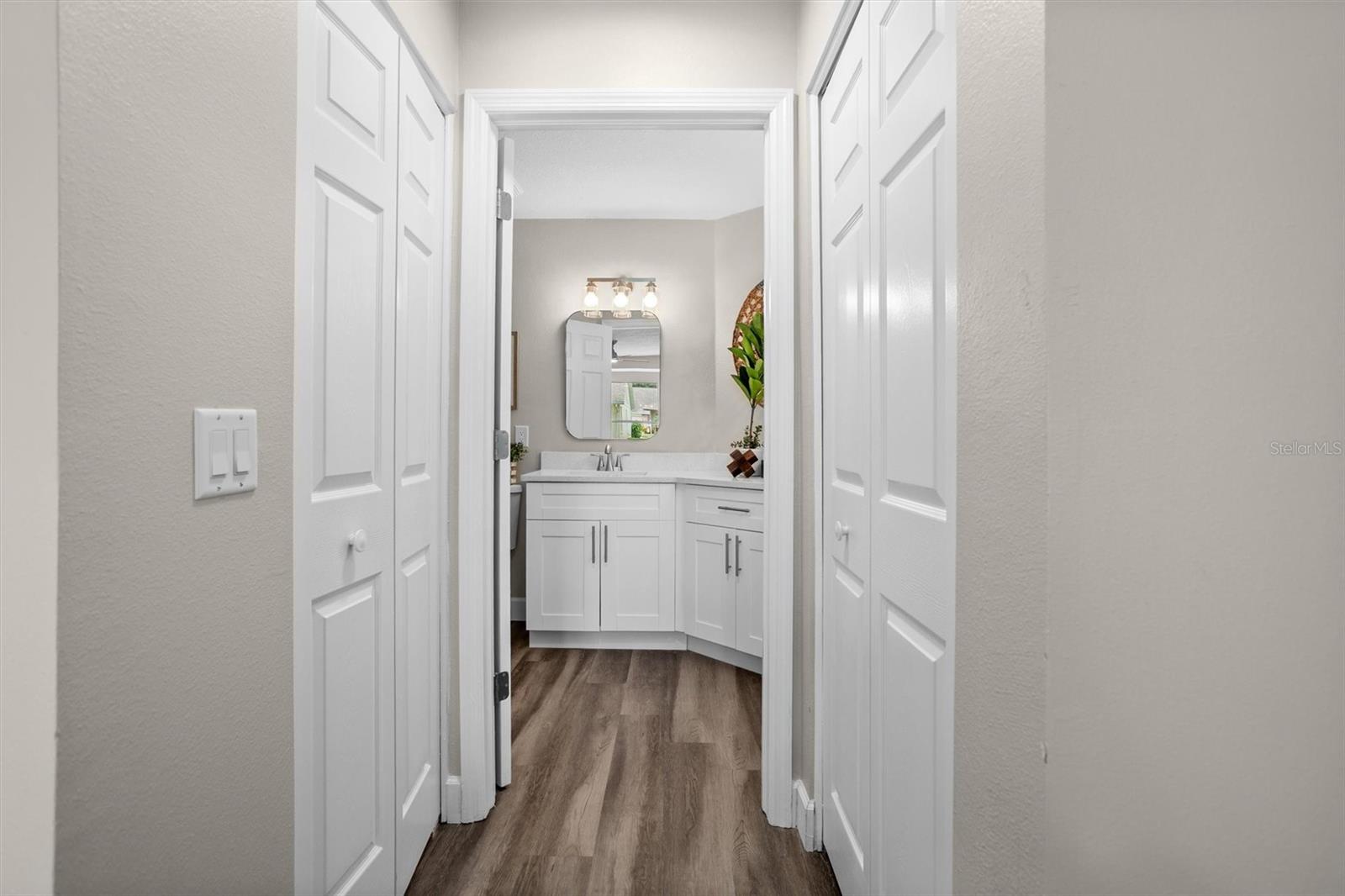 Master bed hallway into main en-suite