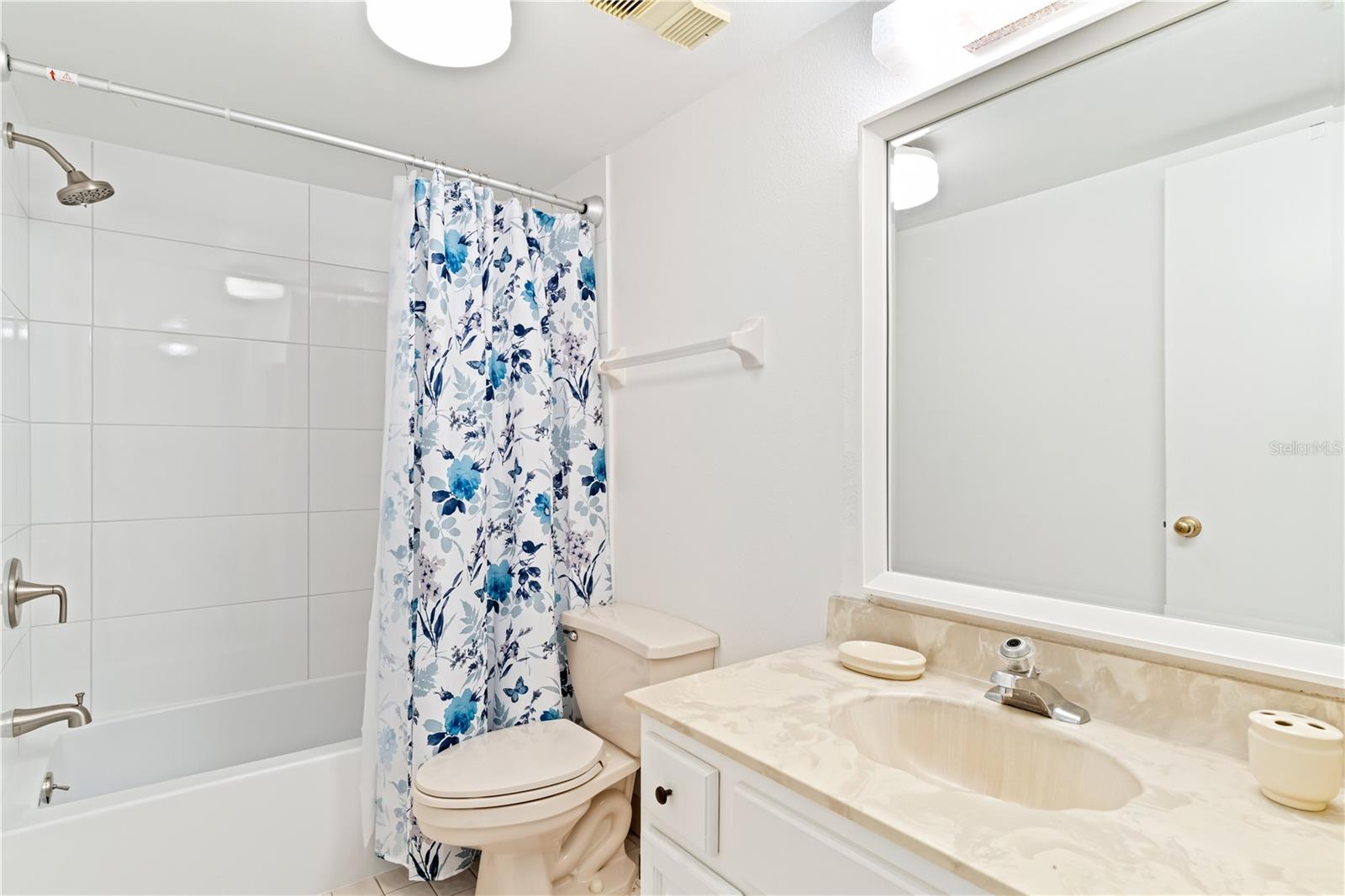 Bathroom 2 with tub shower combo