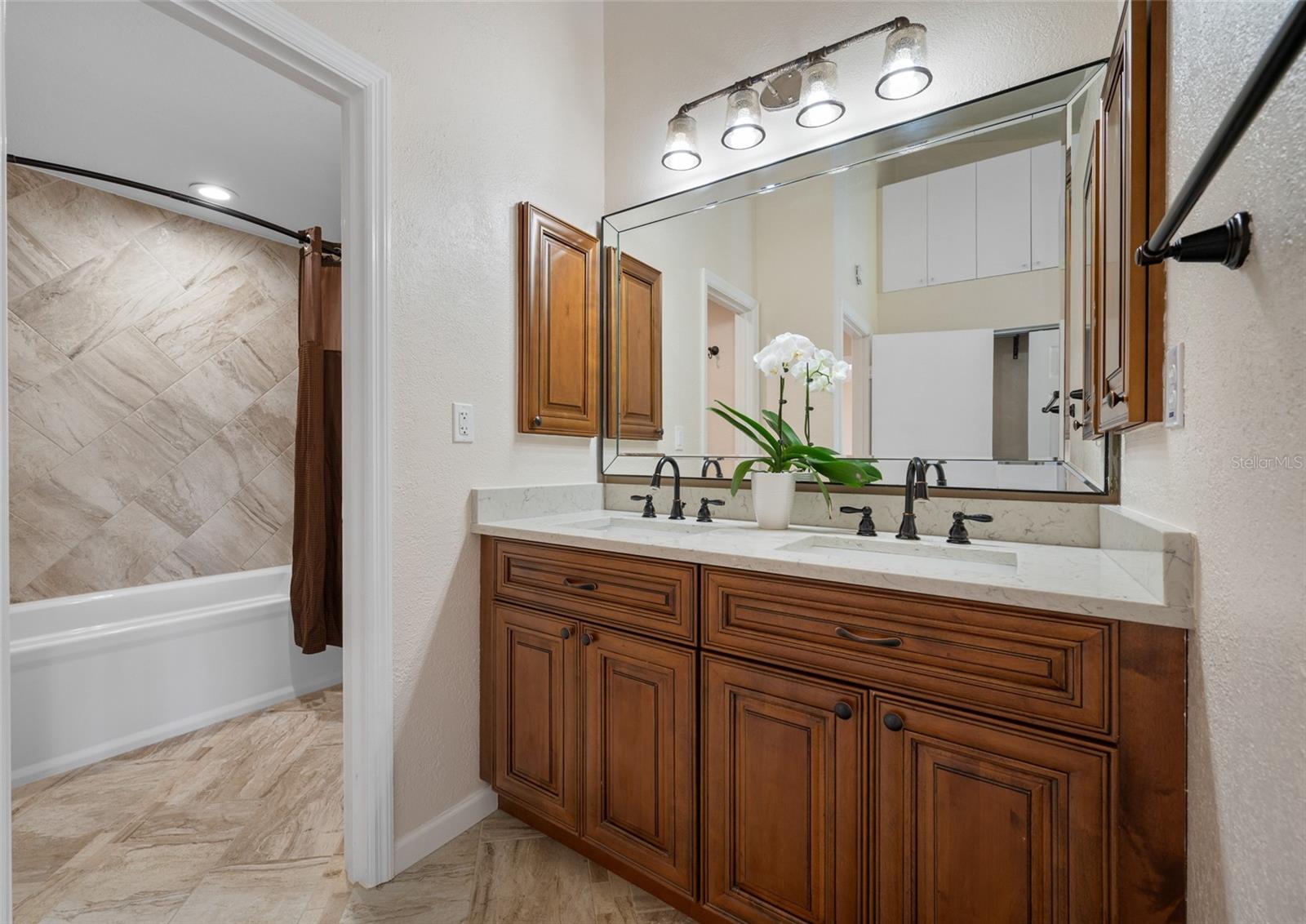 Primary ensuite & double vanities