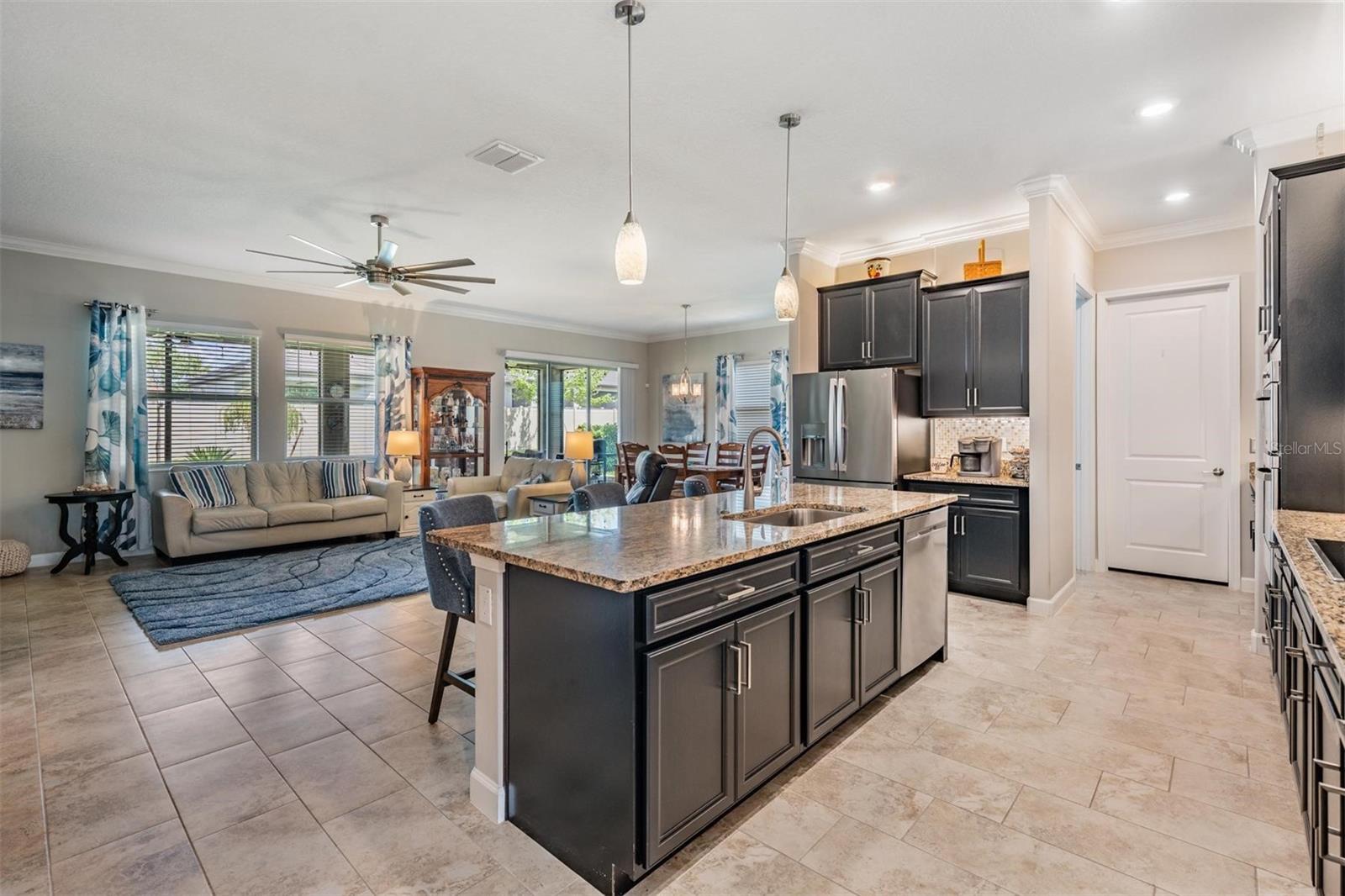 Open to living, great space to entertain!