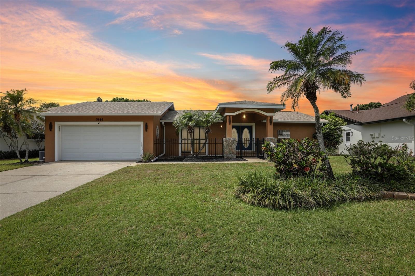 From day to dusk at 5916 Oakhurst Dr in Seminole, FL