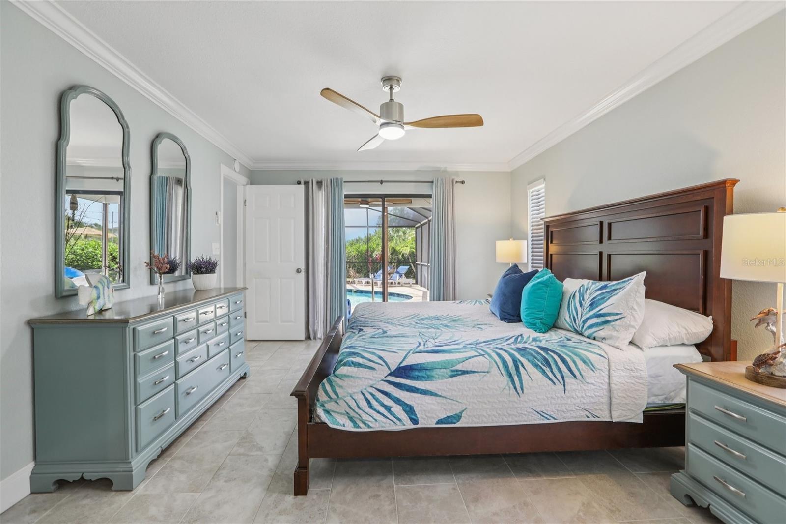 Sliding doors that open into the lania